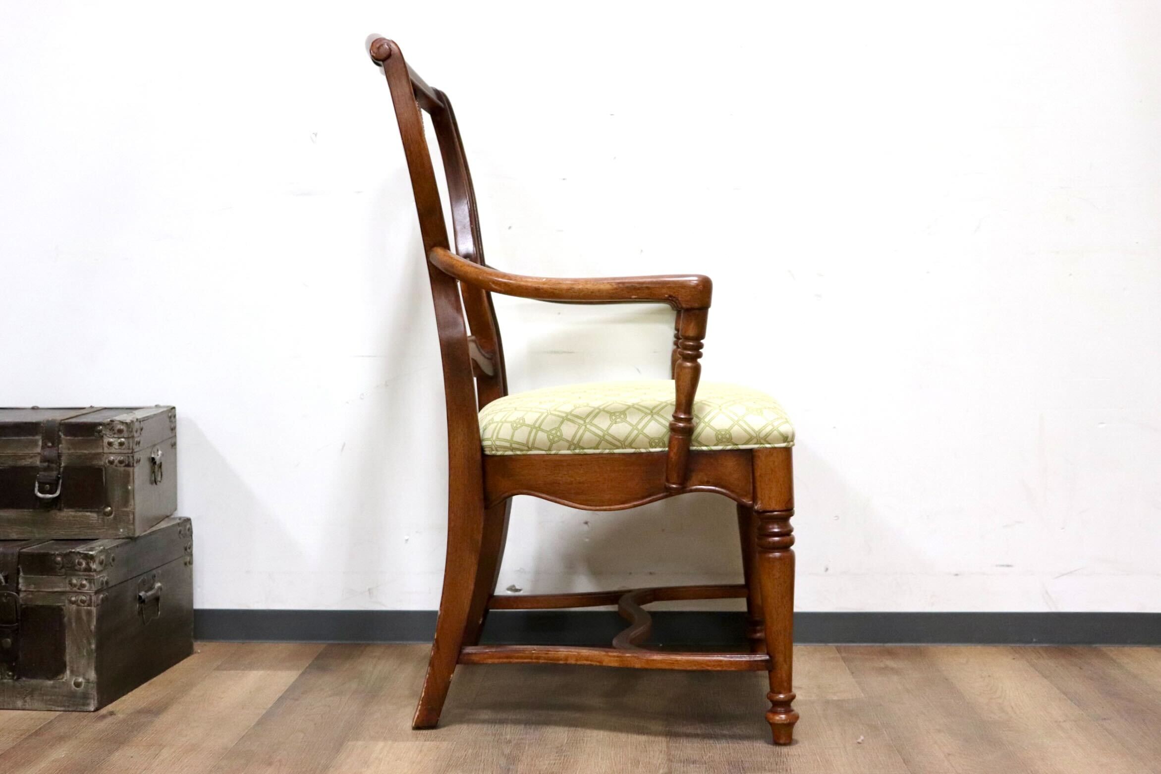 GMHN234A○US ヴィンテージ ダイニングチェア 食卓椅子 アームチェア 椅子 ファブリック 彫刻 クラシック カントリー 輸入家具