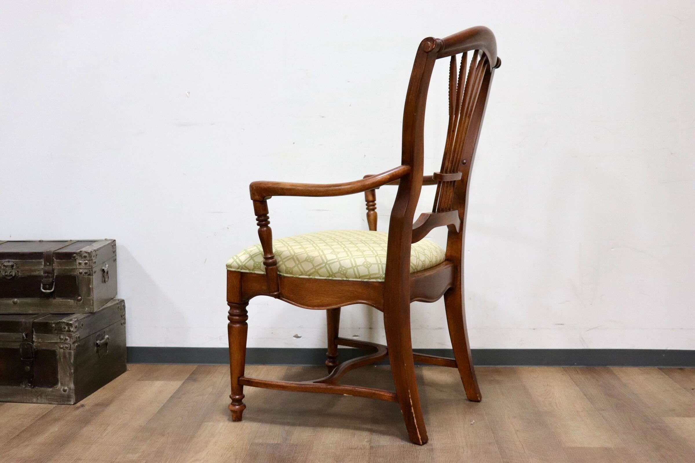 GMHN234A○US ヴィンテージ ダイニングチェア 食卓椅子 アームチェア 椅子 ファブリック 彫刻 クラシック カントリー 輸入家具