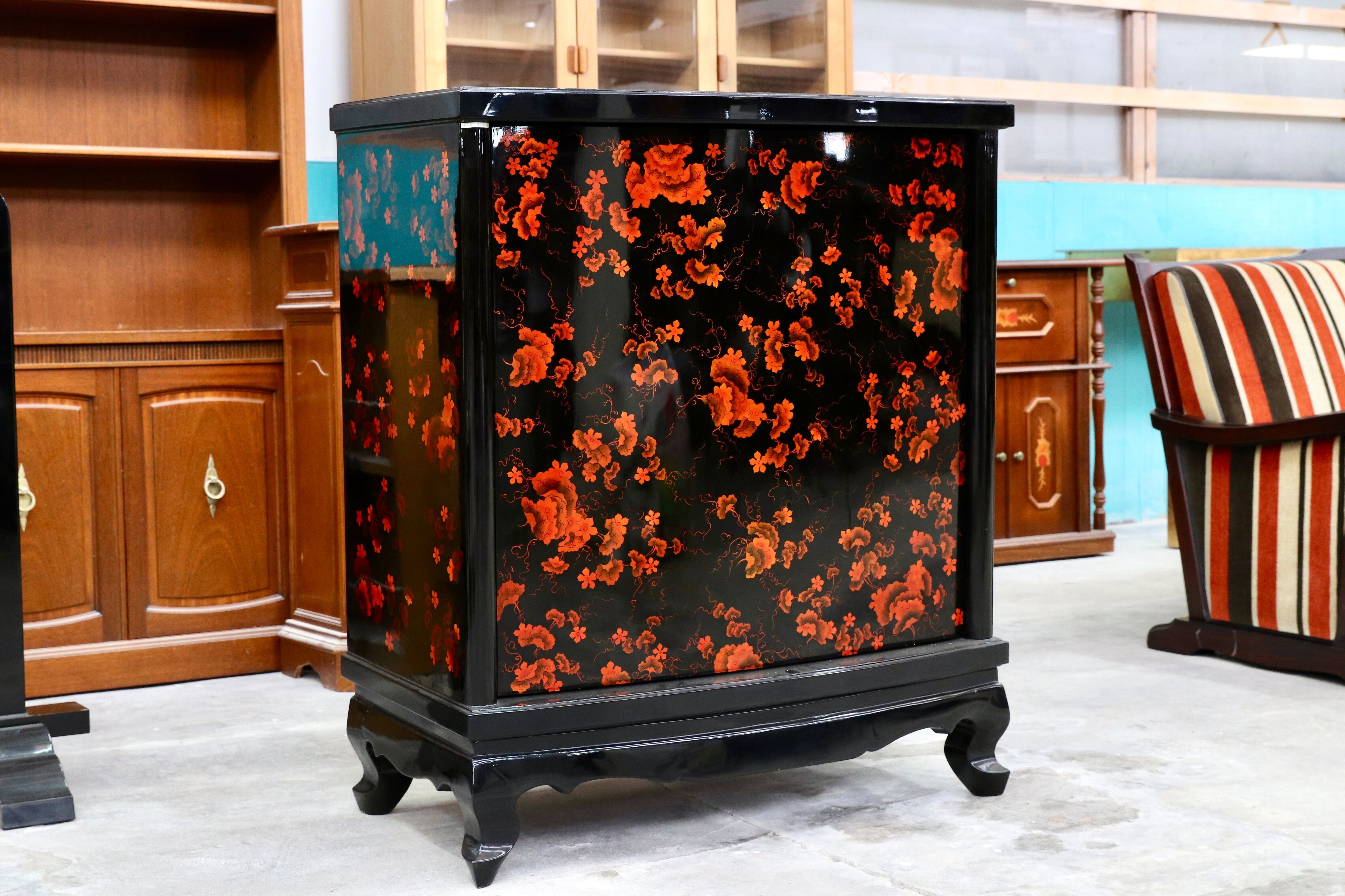 GMHH468○珍品 回転式 ワインラック 漆塗り 和モダン 民芸調 リビングボード 飾り棚 キャビネット 検)中国美術 香川漆器 モリシゲ