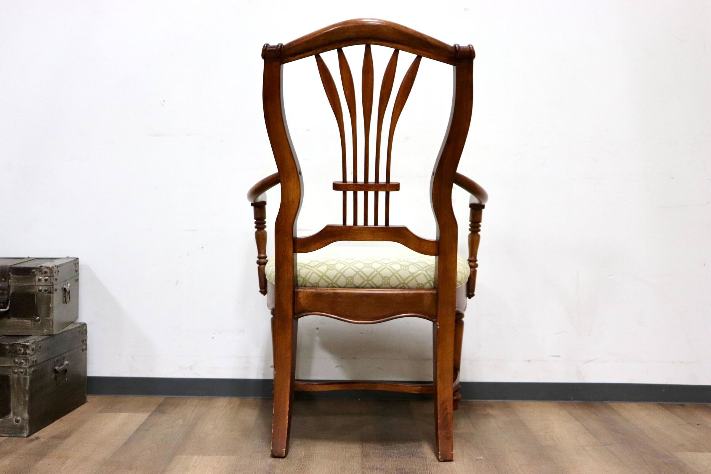 GMHN234A○US ヴィンテージ ダイニングチェア 食卓椅子 アームチェア 椅子 ファブリック 彫刻 クラシック カントリー 輸入家具