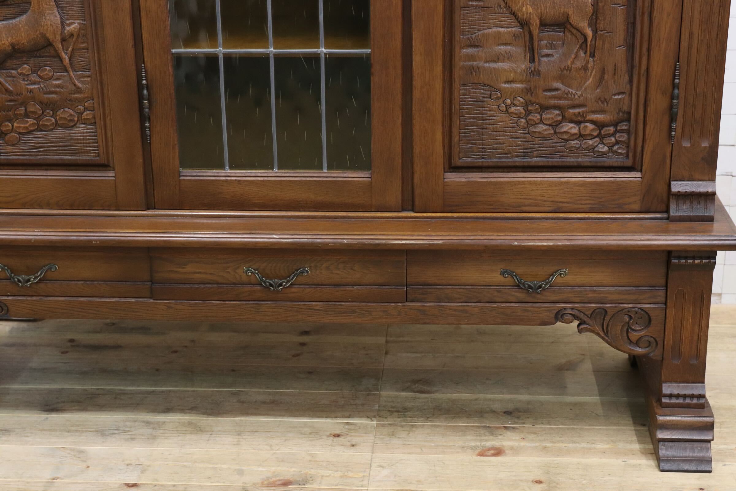 GMIK885○アンティーク 彫刻 オーク材 キャビネット ブックケース 無垢材 リビングボード 飾り棚 カップボード 水屋棚 食器棚