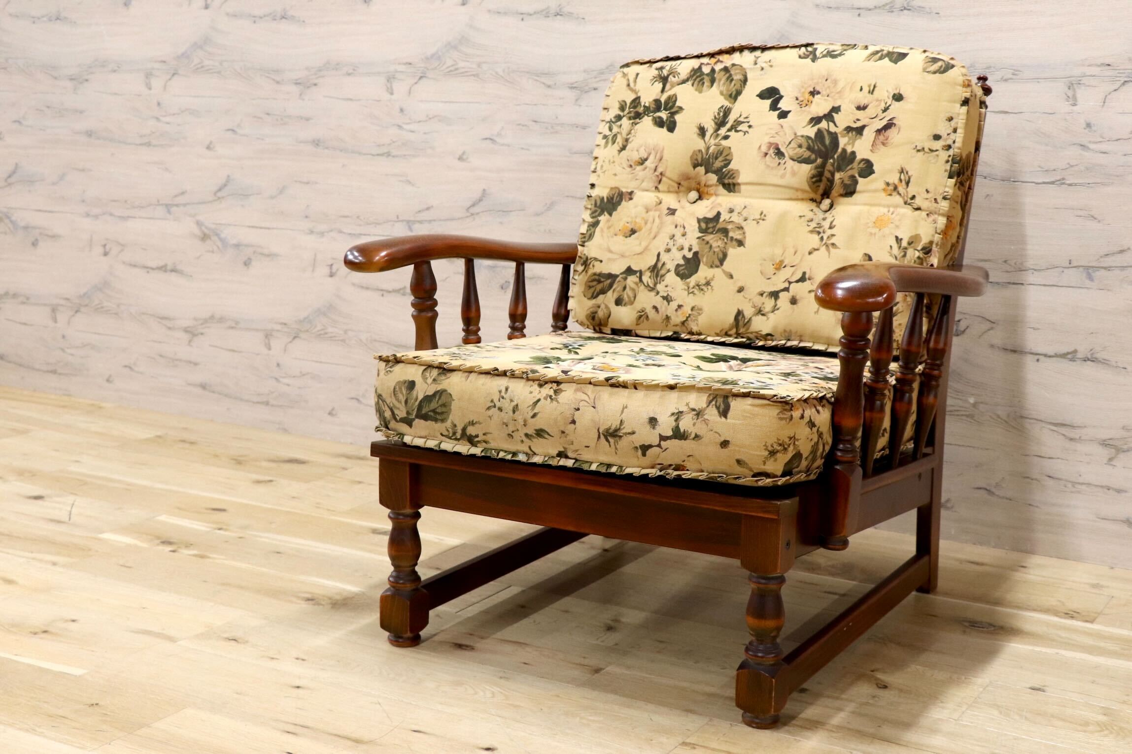 GMIH480A○karimoku / カリモク オールドカリモク コロニアル アームチェア 肘掛け椅子 ラウンジチェア ファブリック 花柄 ヴィンテージ