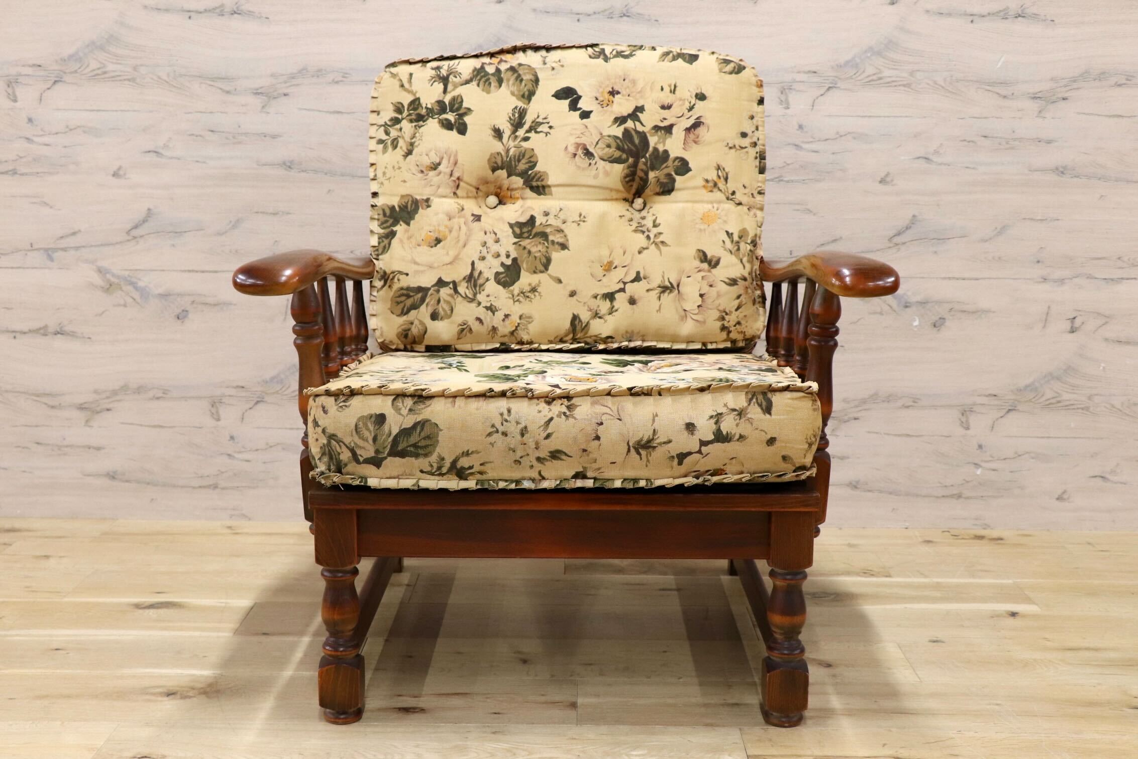 GMIH480A○karimoku / カリモク オールドカリモク コロニアル アームチェア 肘掛け椅子 ラウンジチェア ファブリック 花柄 ヴィンテージ