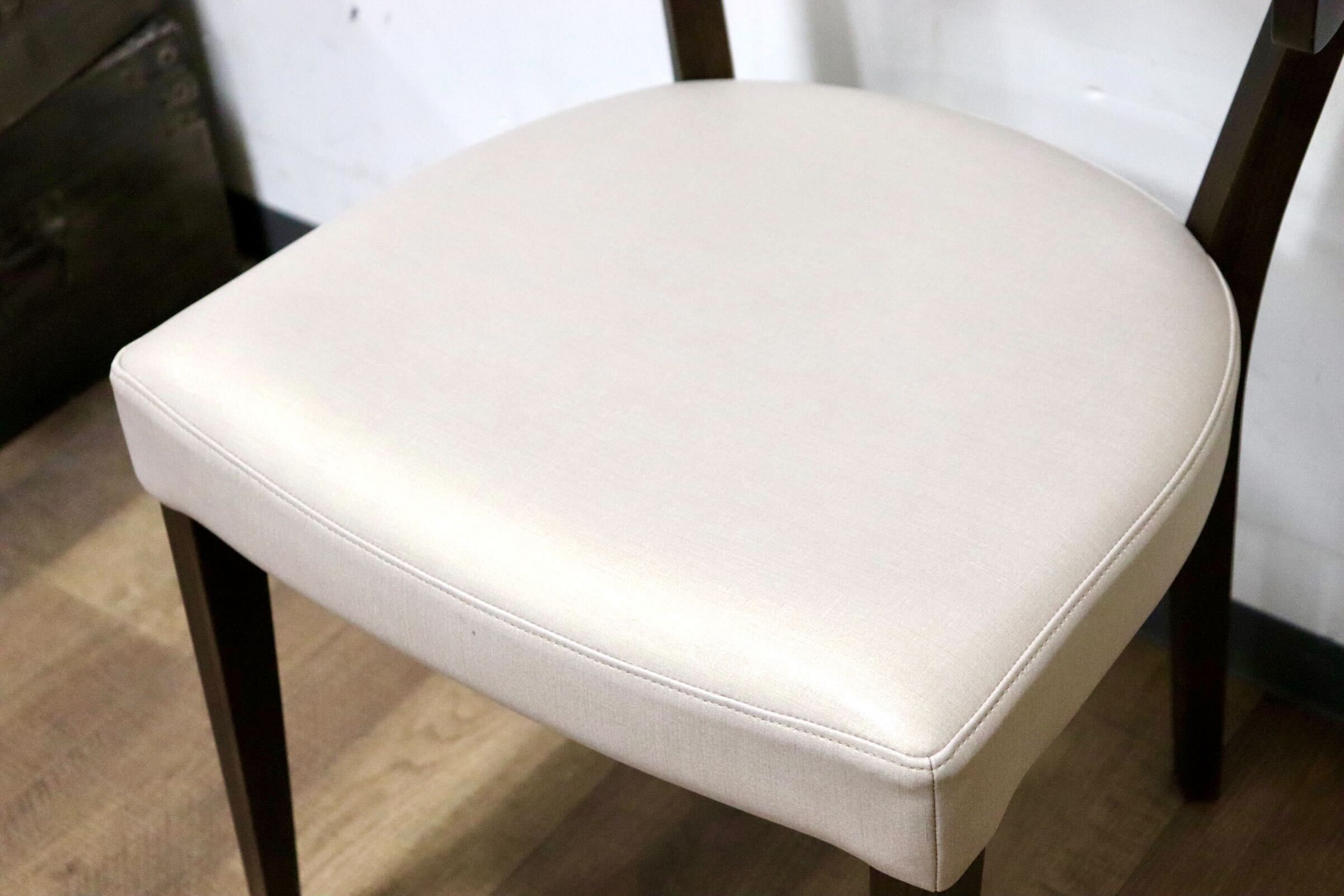 GMHN230B○karimoku / カリモク ダイニングチェア セミアームチェア 食卓椅子 椅子 ラバトリー材 合皮 マニエラ 国産家具 定価4.5万 展示品