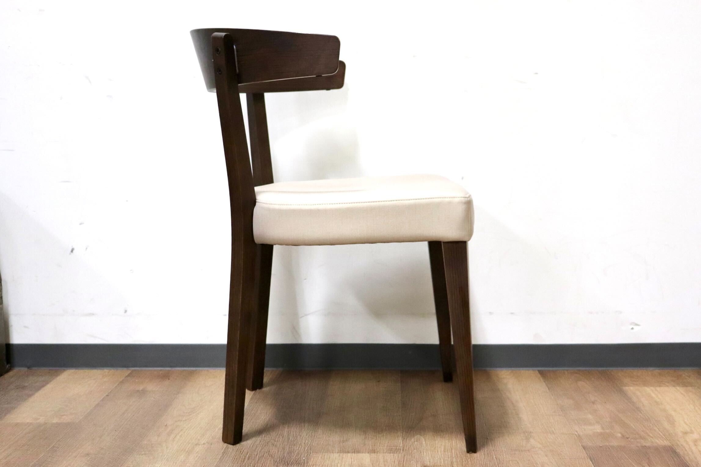 GMHN230B○karimoku / カリモク ダイニングチェア セミアームチェア 食卓椅子 椅子 ラバトリー材 合皮 マニエラ 国産家具 定価4.5万 展示品