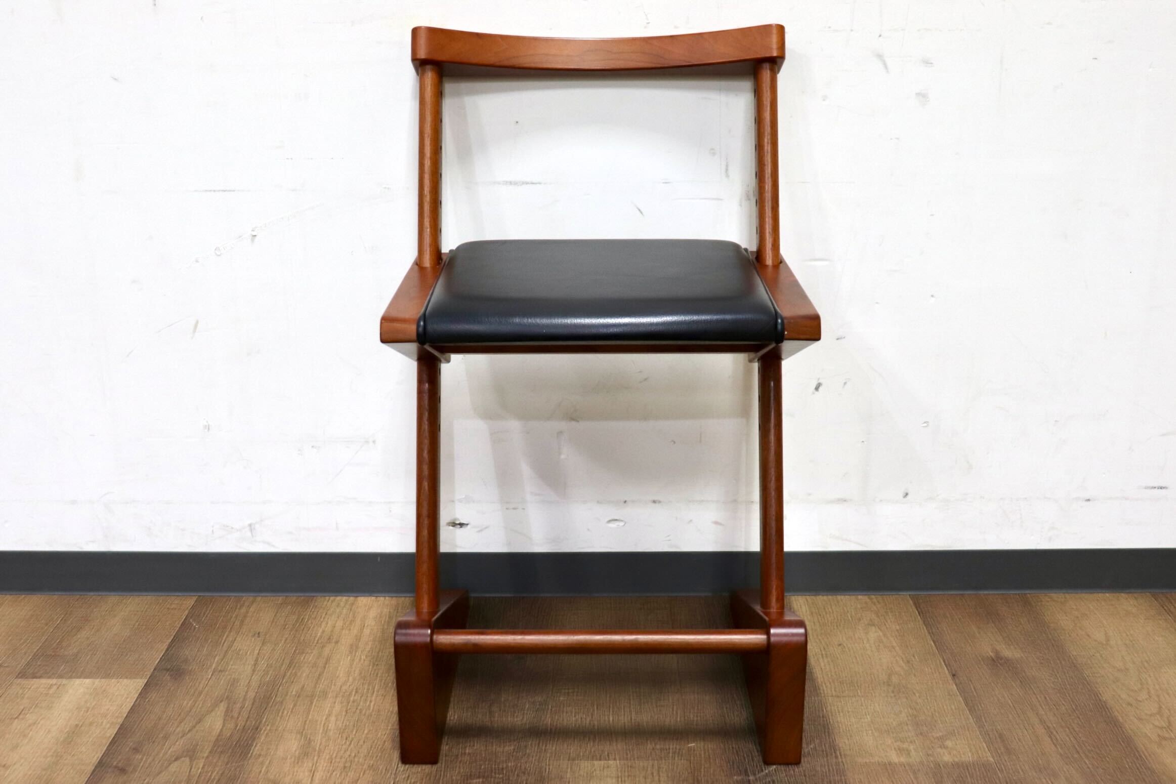 GMHK869○匠工芸 / TAKUM ダックチェア デスクチェア 椅子 チェア 座面高さ調節可能 レザー 旭川家具