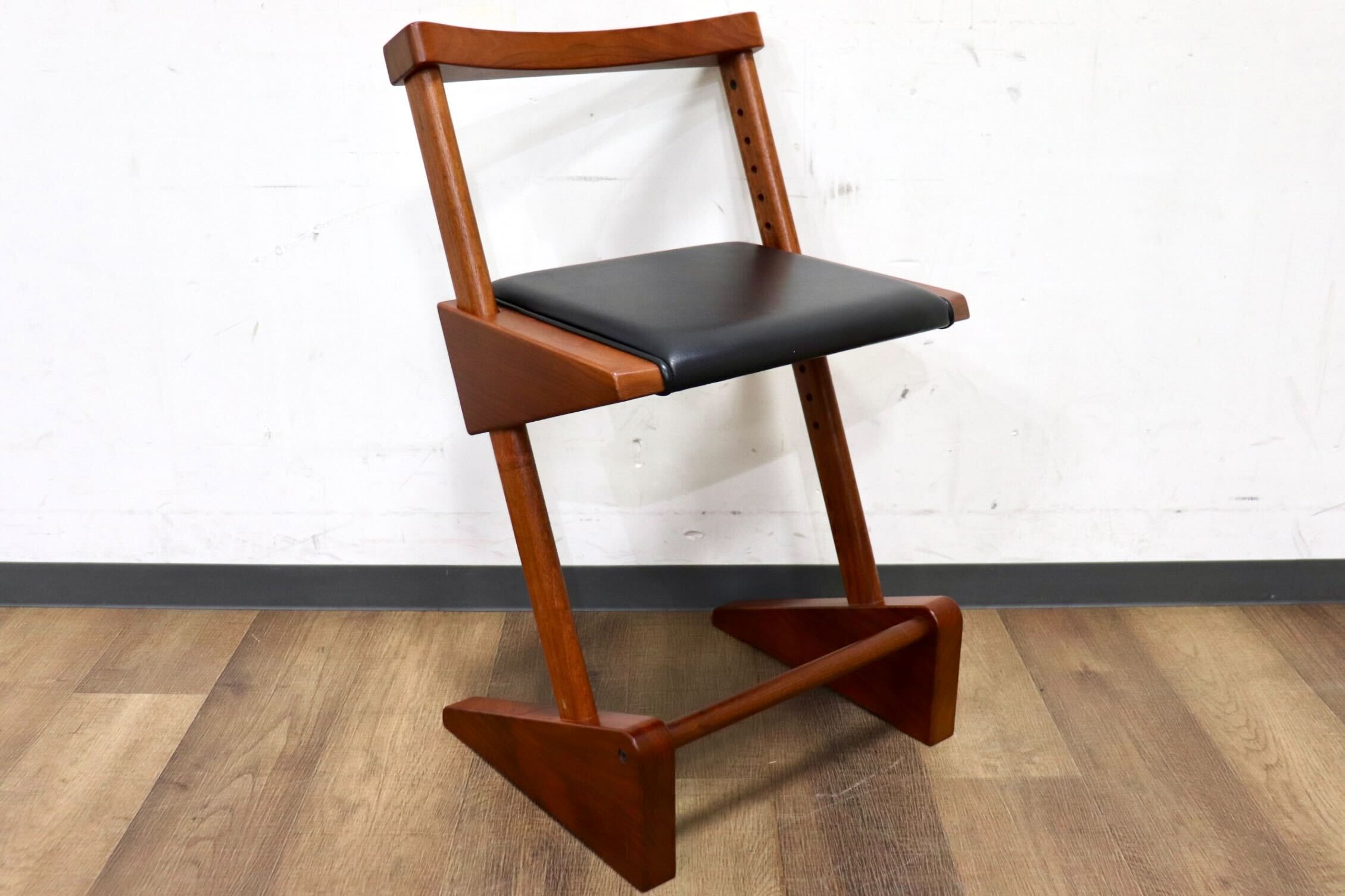 GMHK869○匠工芸 / TAKUM ダックチェア デスクチェア 椅子 チェア 座面高さ調節可能 レザー 旭川家具