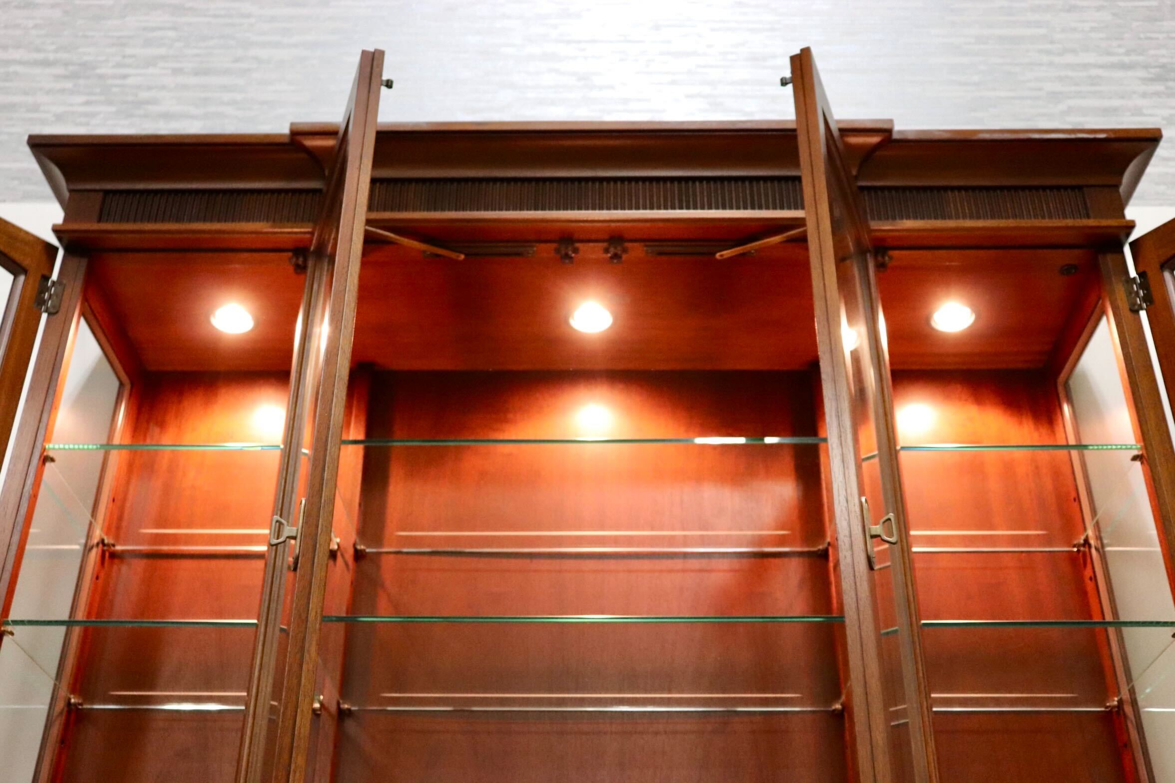 GMHS282○DREXEL HERITAGE / ドレクセルヘリテイジ Triune トライユン 飾り棚 キュリオケース キャビネット 照明付き 約110万