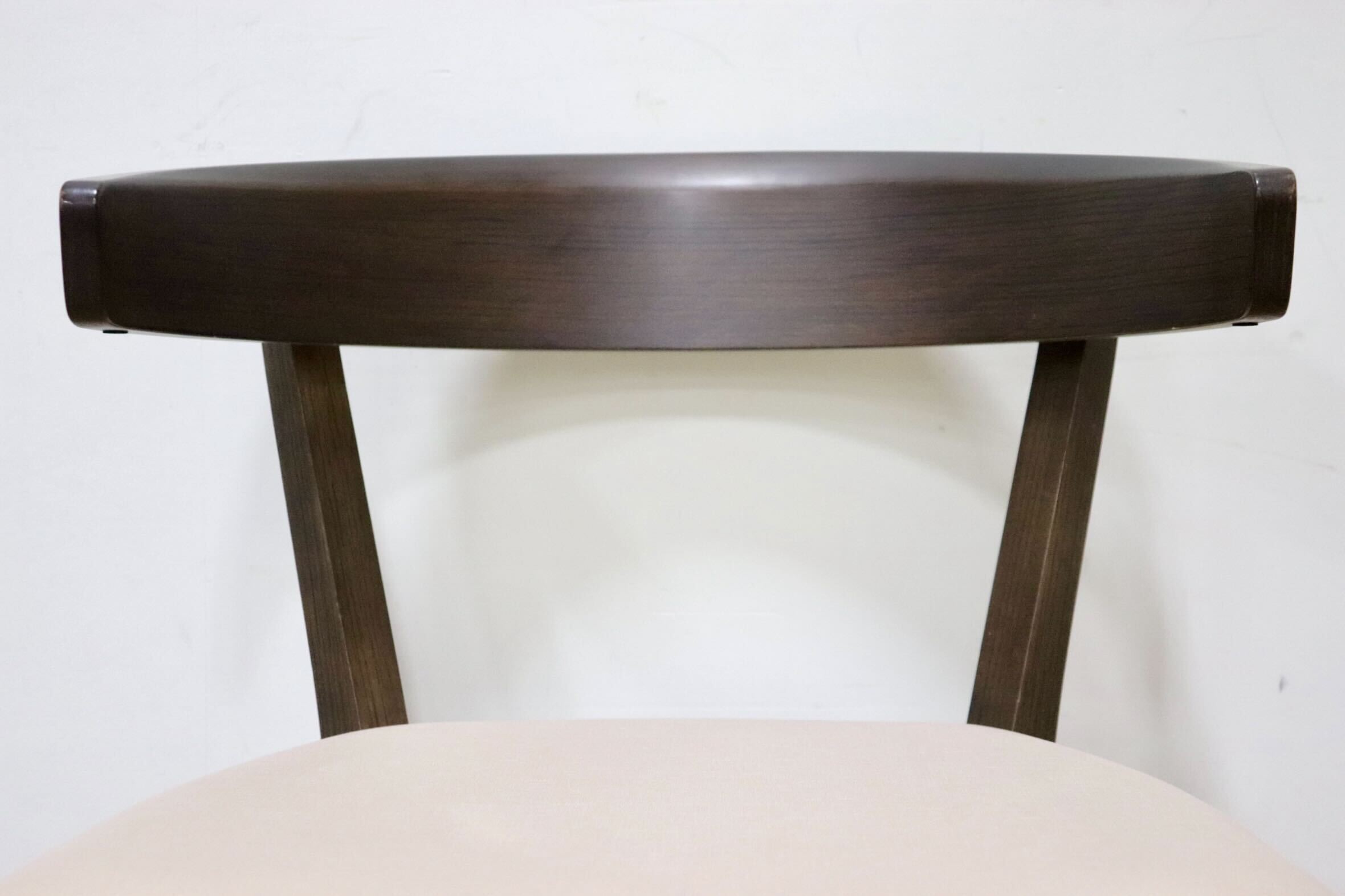 GMHN230C○karimoku / カリモク ダイニングチェア セミアームチェア 食卓椅子 椅子 ラバトリー材 合皮 マニエラ 国産家具 定価4.5万 展示品