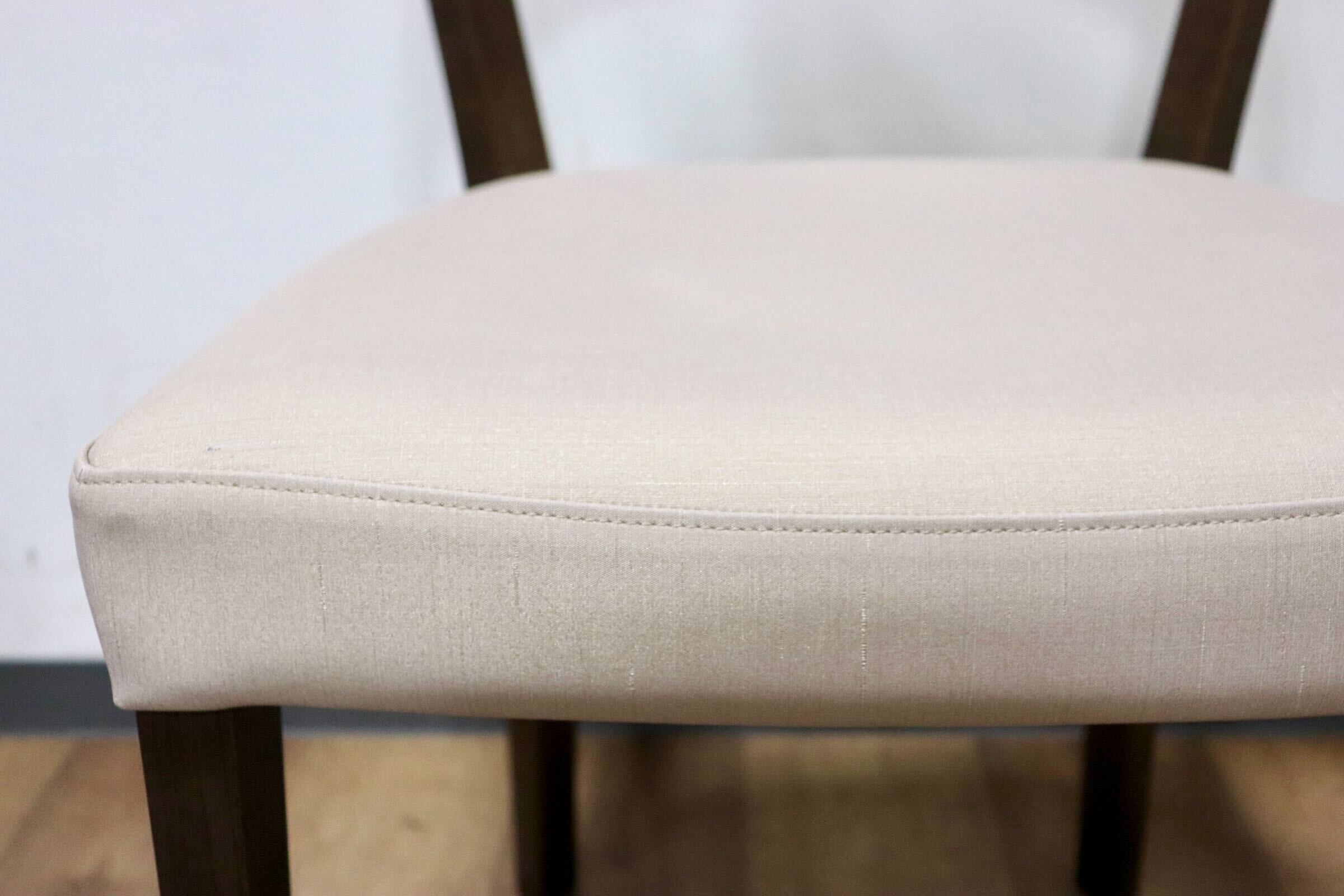 GMHN230C○karimoku / カリモク ダイニングチェア セミアームチェア 食卓椅子 椅子 ラバトリー材 合皮 マニエラ 国産家具 定価4.5万 展示品