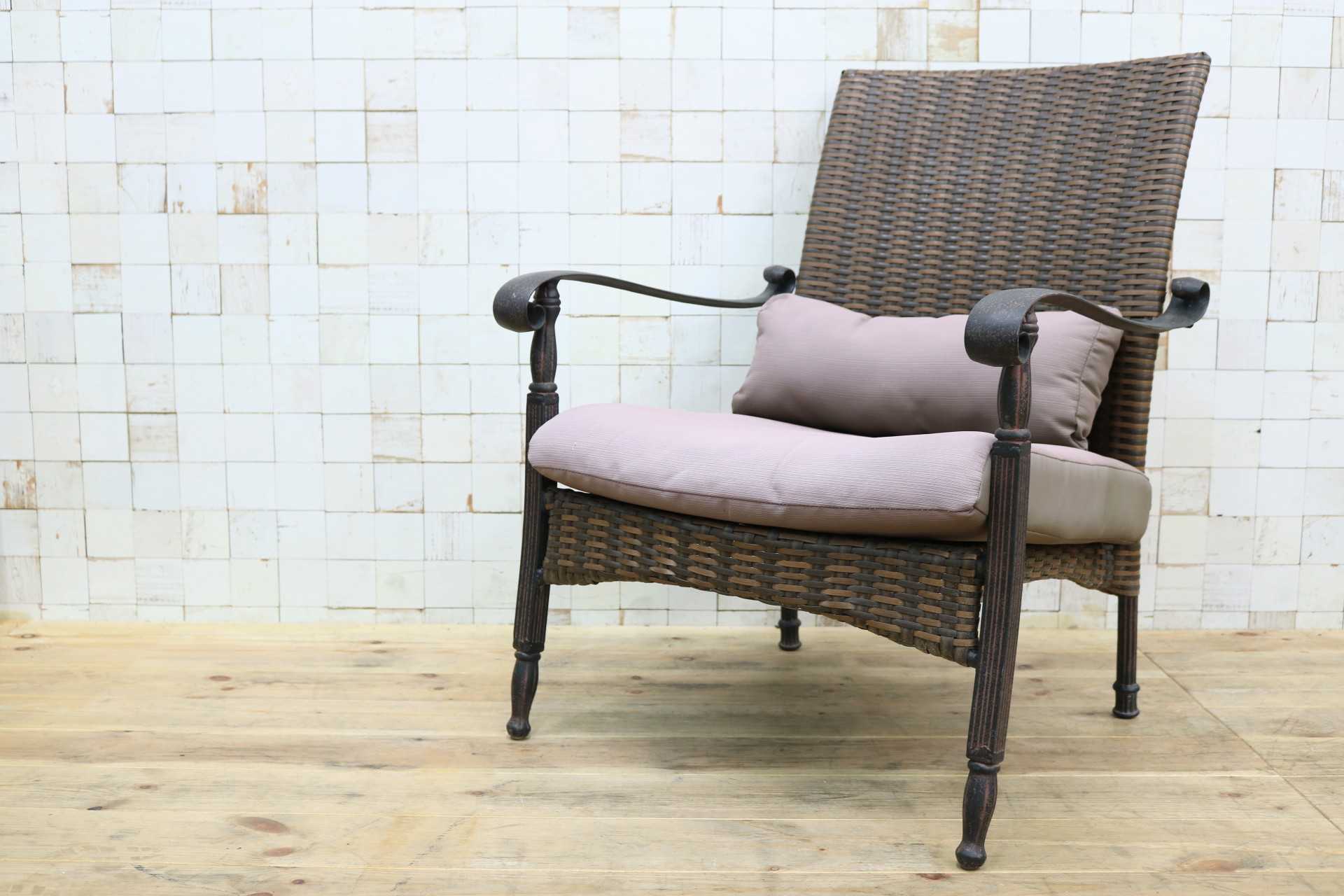 GMIK706A○ガーデンチェア アームチェア ラウンジチェア 椅子 一人掛け 編み込み 金属フレーム ブラウン ラタン調