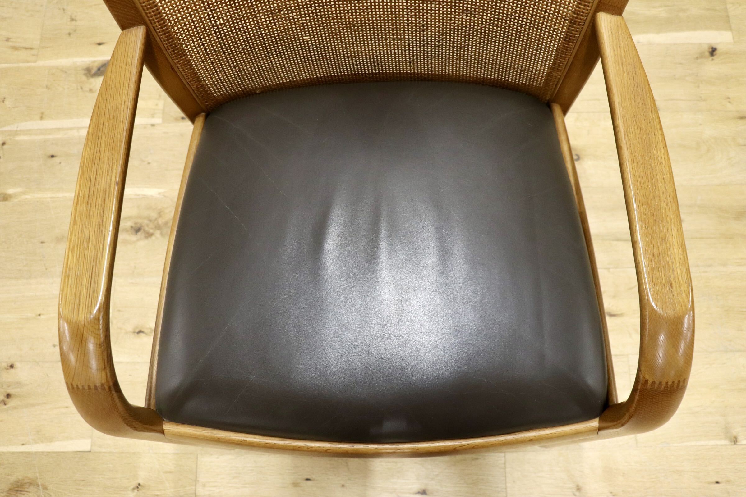 GMJH301E○karimoku / カリモク ダイニングチェア 食卓椅子 アームチェア 椅子 本革 和モダン レトロ 国産家具
