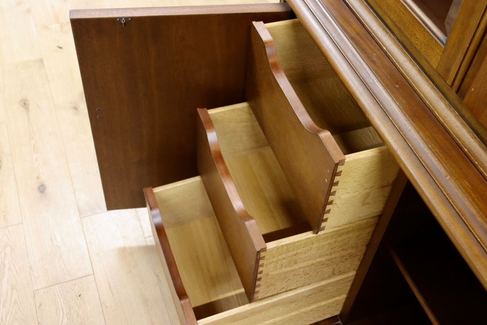 GMHK792○DREXEL HERITAGE / ドレクセルヘリテイジ Esperanto エスペラント ガラスキャビネット 飾り棚 クラシック 定価約210万