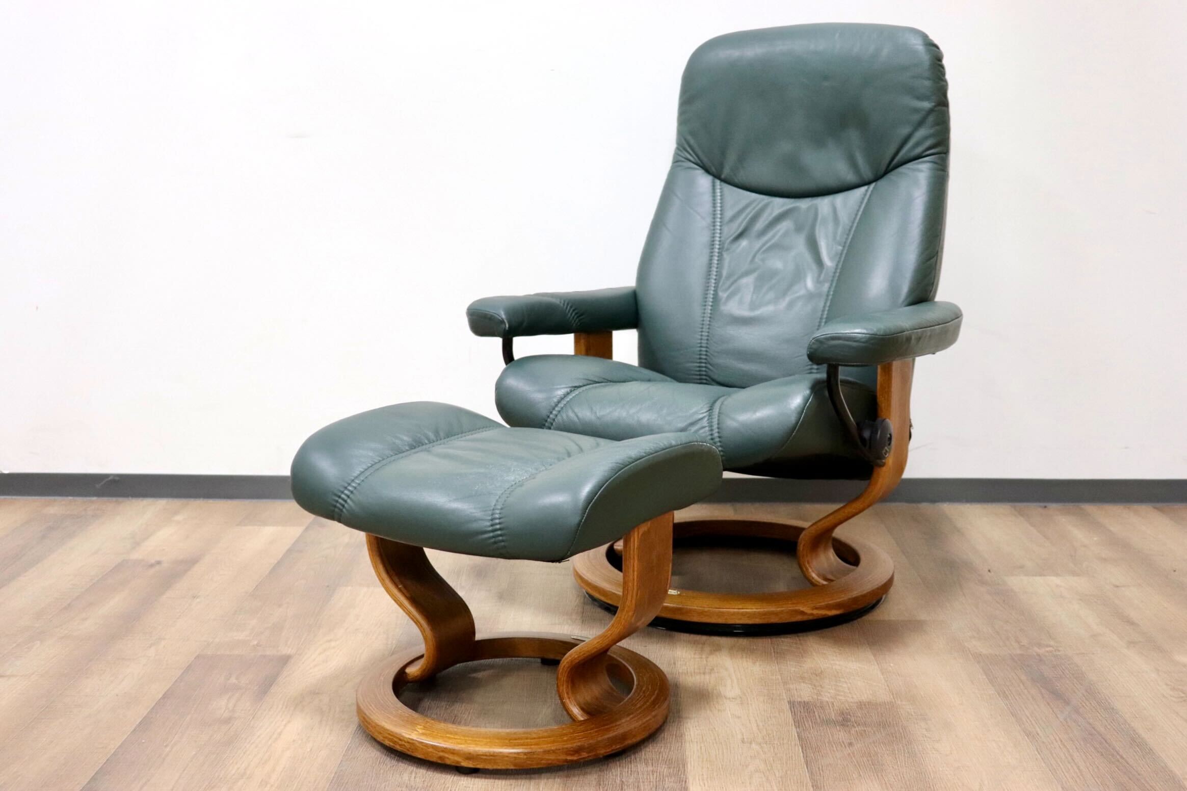SSー未使用に近い展示品3GK45 ベルグ Berg パーソナルチェア オットマン 本革 安楽椅子