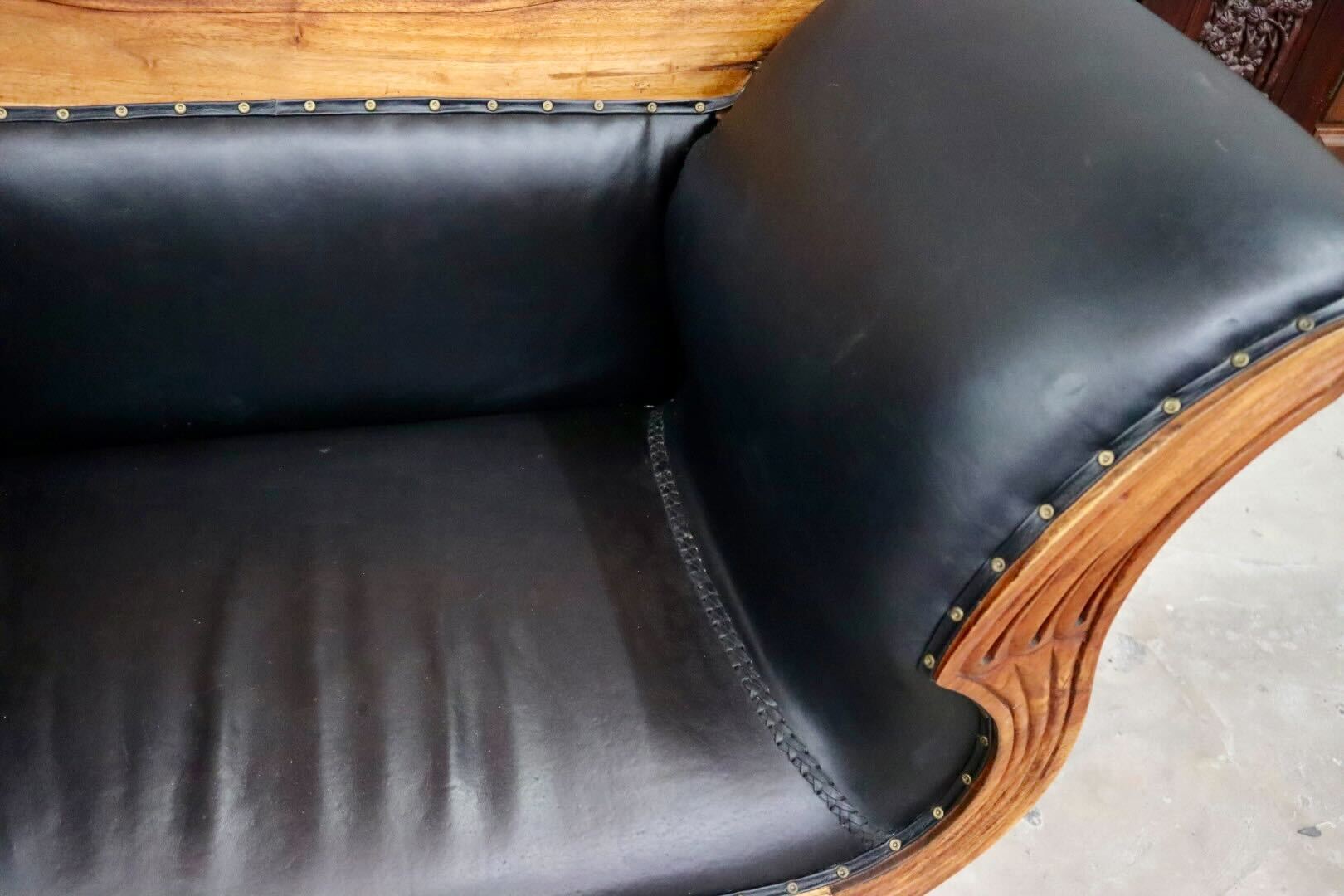 GMIK494B○CORIGGE MARKET / カリッジマーケット マドゥーラ 椅子 1人掛けソファ アームソファ 木製 無垢材 チーク材 手彫り 本革 アジアン