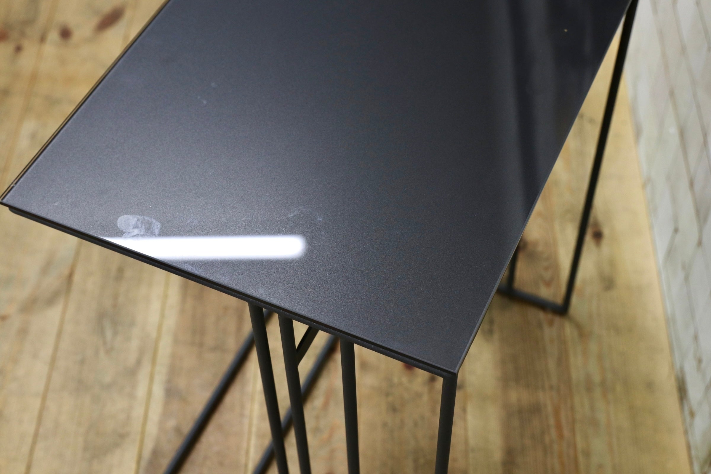 GMJK294○BoConcept / ボーコンセプト ALBA アルバ サイドテーブル ガラステーブル Morten Georgsen スチール 北欧モダン 展示品