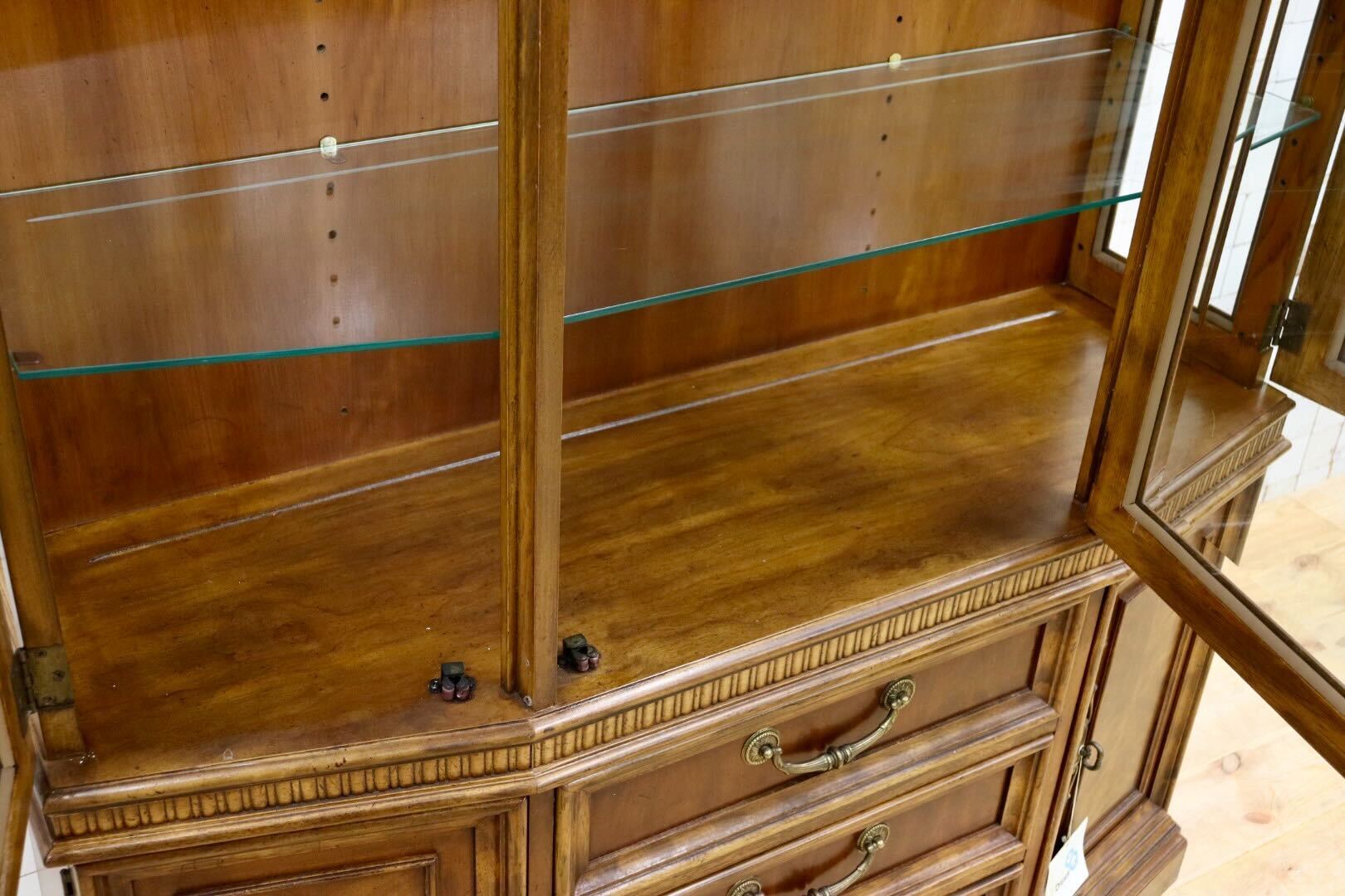 GMHS38○DREXEL HERITAGE / ドレクセルヘリテイジ TRYON MANOR トライオンメナー 飾り棚 キャビネット クラシック 定価約120万