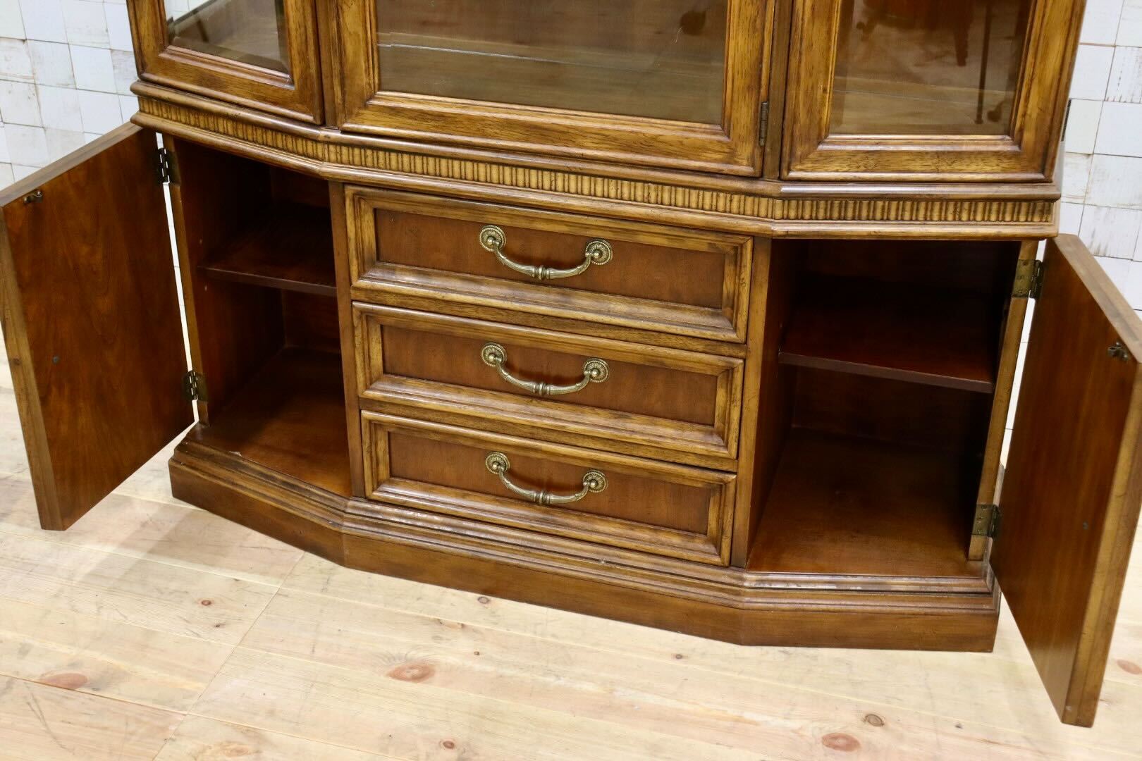 GMHS38○DREXEL HERITAGE / ドレクセルヘリテイジ TRYON MANOR トライオンメナー 飾り棚 キャビネット クラシック 定価約120万