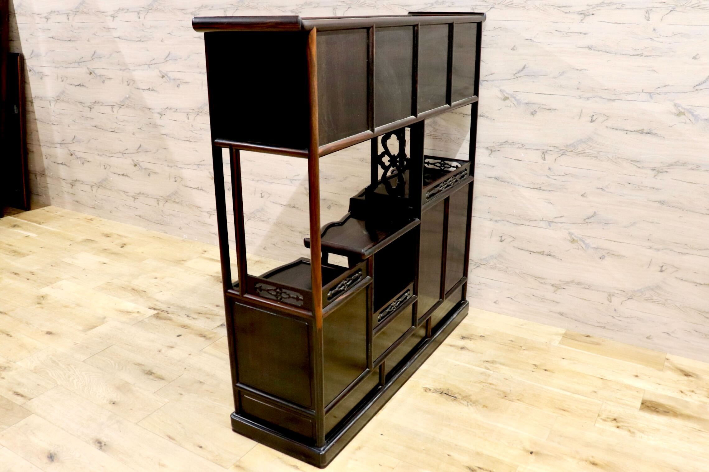 GMIH344○黒檀 茶棚 飾り棚 違い棚 サイドボード キャビネット 唐木家具 透かし彫り 和家具 レトロ 和室 和モダン 唐木家具 アンティーク