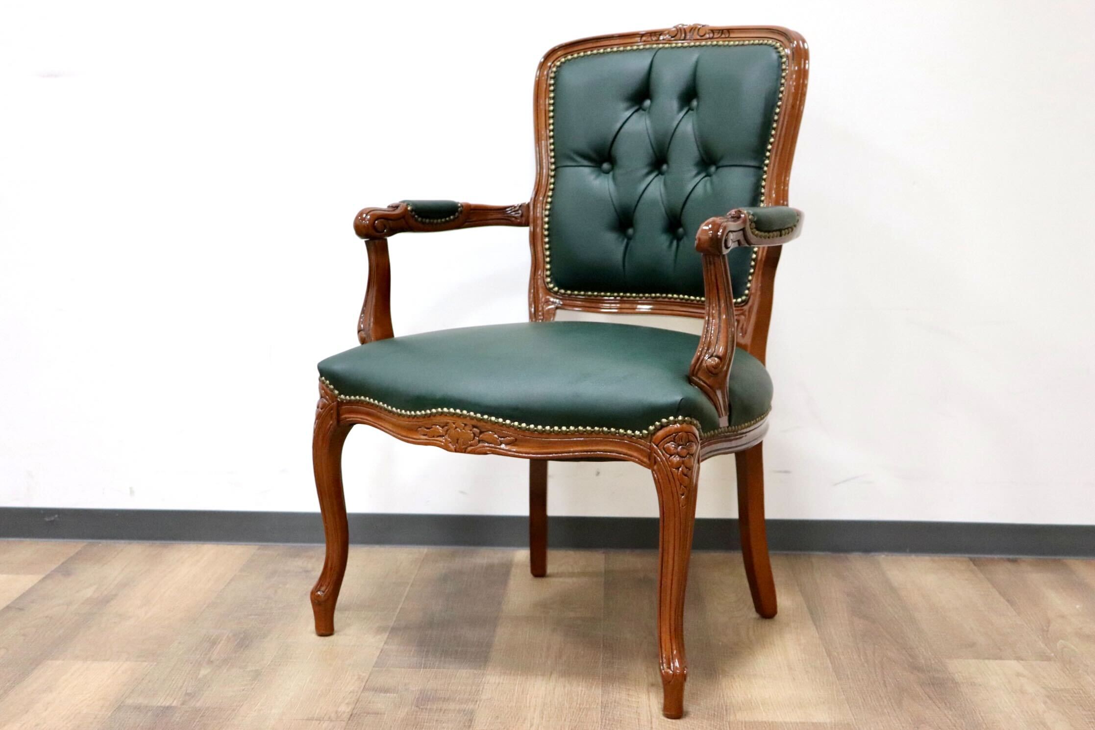 GMGH291A○ATTICA FURNITURE イタリア製 クラシック アームチェア ダイニングチェア ヨーロピアン 鋲打ち 猫脚 合皮 定価約8万 展示品