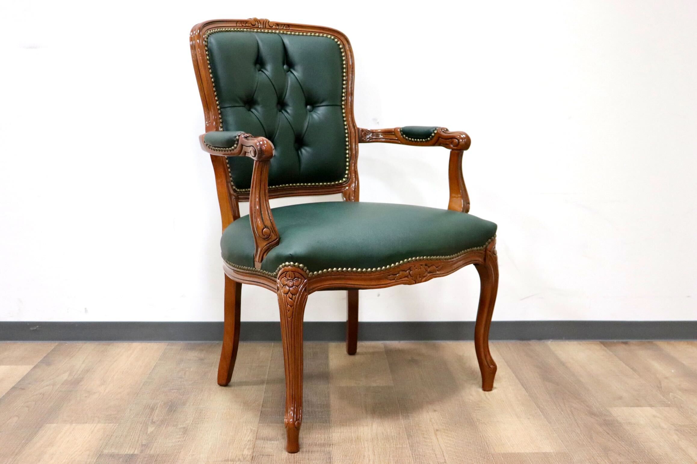 GMGH291A○ATTICA FURNITURE イタリア製 クラシック アームチェア ダイニングチェア ヨーロピアン 鋲打ち 猫脚 合皮 定価約8万 展示品