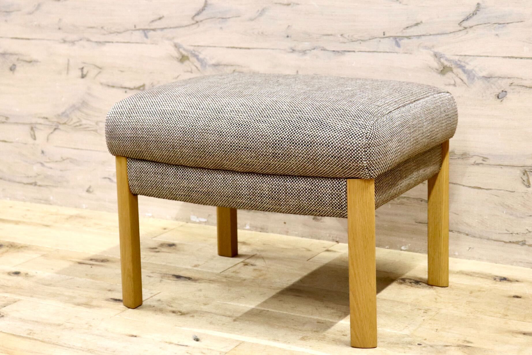 GMIS190A○karimoku / カリモク オットマン スツール ファブリック オーク材 ナチュラル シンプル モダン 国産家具 展示品 定価約6.1万