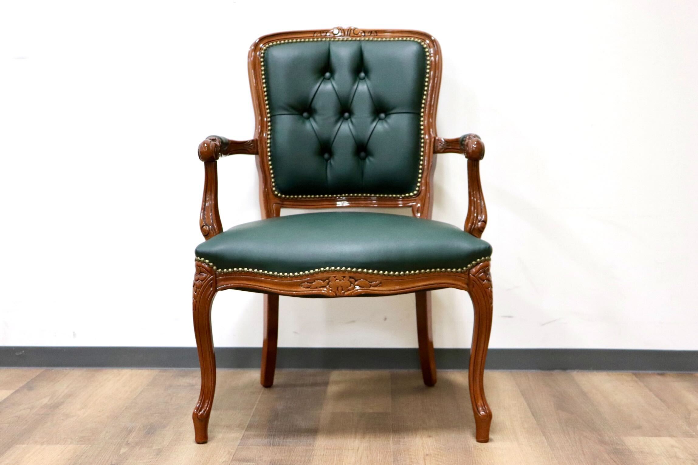 GMGH291A○ATTICA FURNITURE イタリア製 クラシック アームチェア ダイニングチェア ヨーロピアン 鋲打ち 猫脚 合皮 定価約8万 展示品