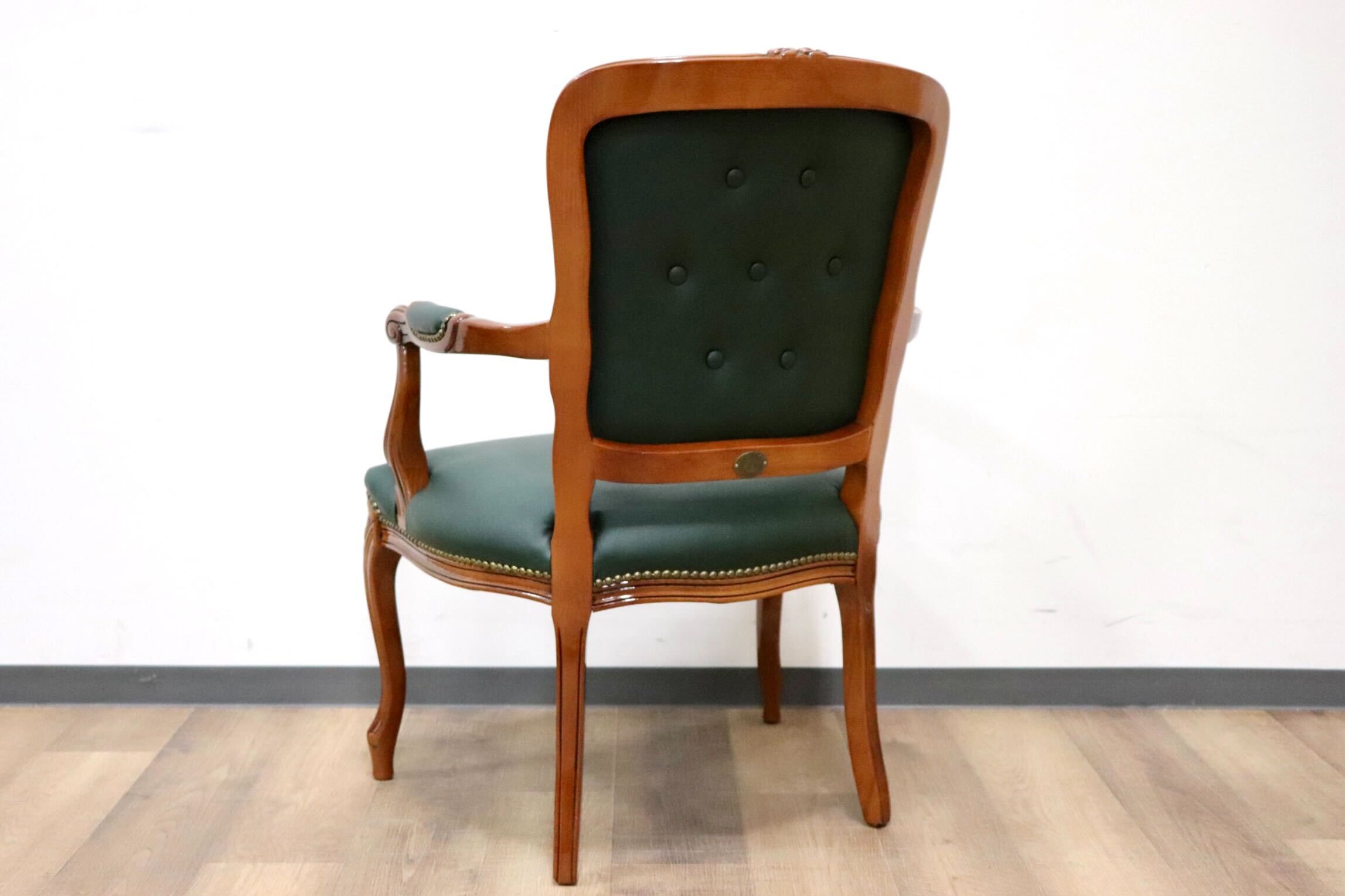 GMGH291A○ATTICA FURNITURE イタリア製 クラシック アームチェア ダイニングチェア ヨーロピアン 鋲打ち 猫脚 合皮 定価約8万 展示品