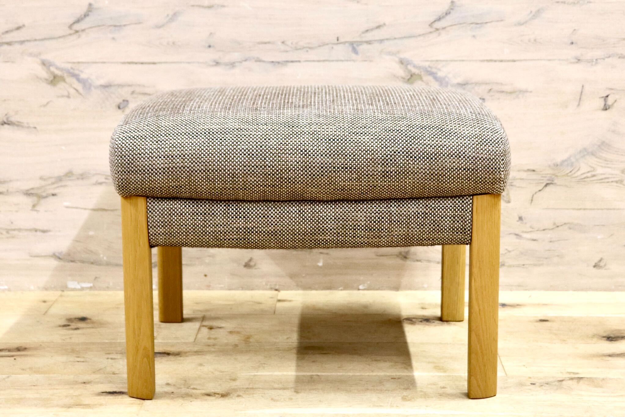 GMIS190A○karimoku / カリモク オットマン スツール ファブリック オーク材 ナチュラル シンプル モダン 国産家具 展示品 定価約6.1万