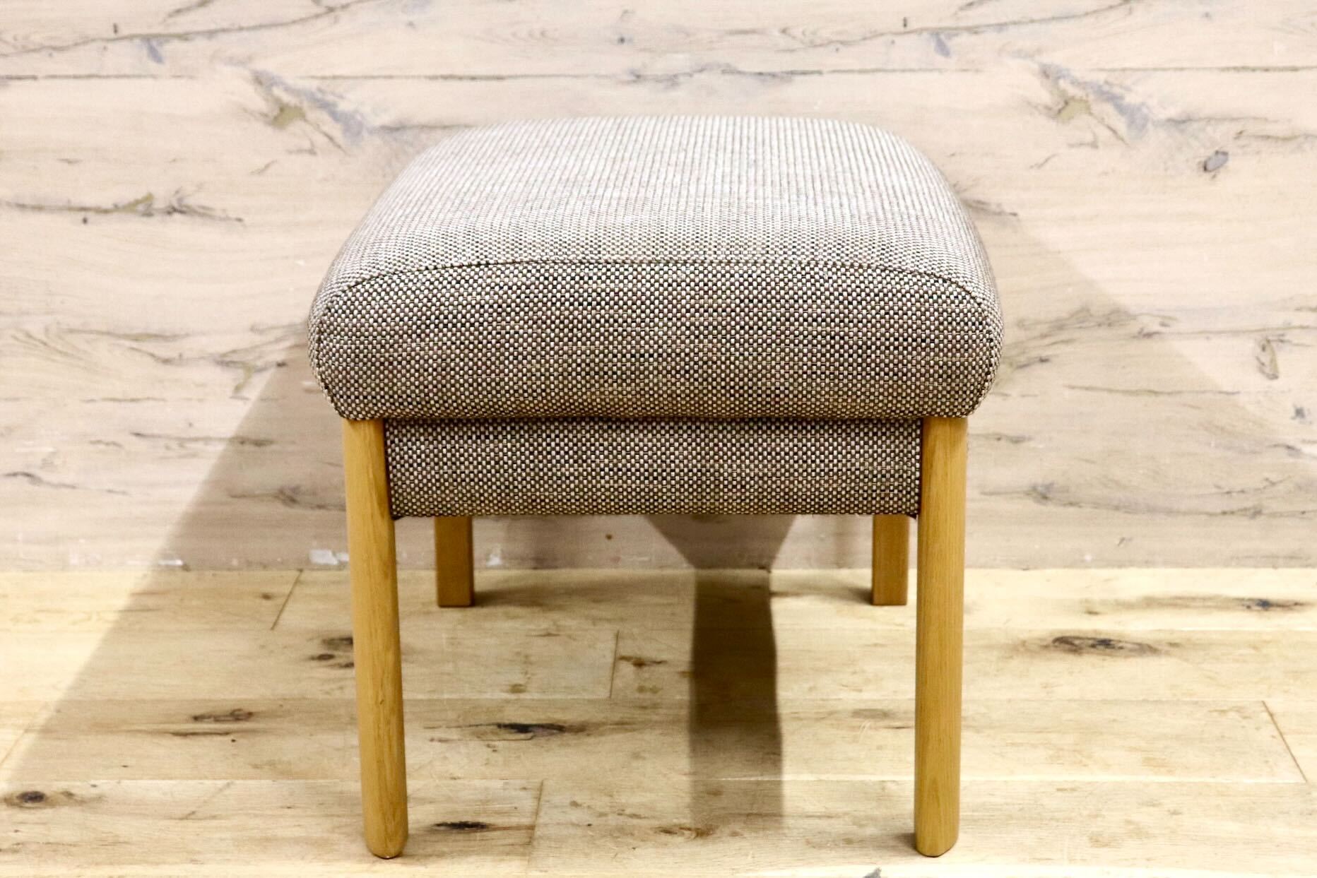 GMIS190A○karimoku / カリモク オットマン スツール ファブリック オーク材 ナチュラル シンプル モダン 国産家具 展示品 定価約6.1万
