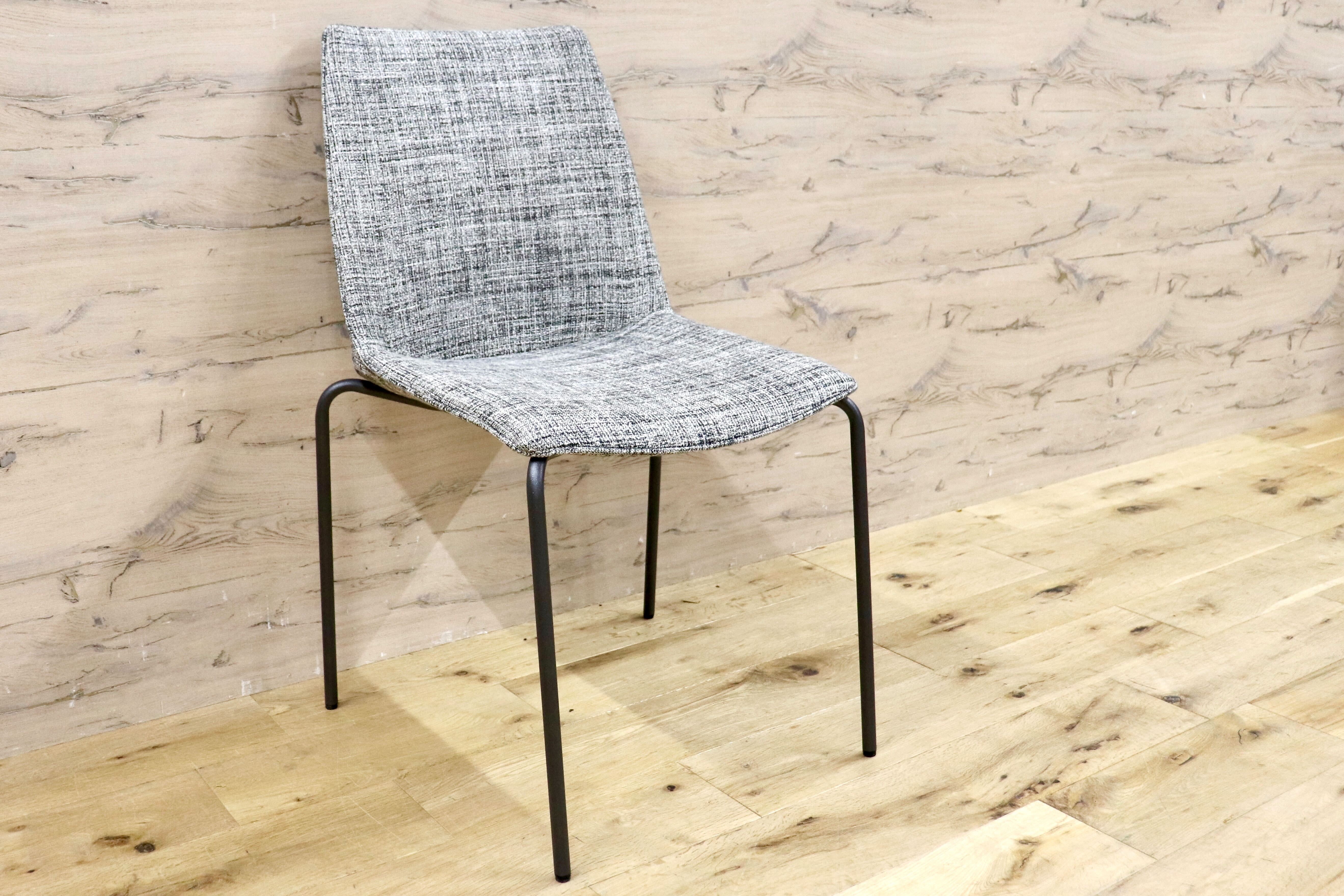 GMHH398B○HUKLA / フクラ LINTE ファブリック モダン ダイニングチェア 椅子 チェア アームレスチェア 定価約6万 モデルルーム展示品