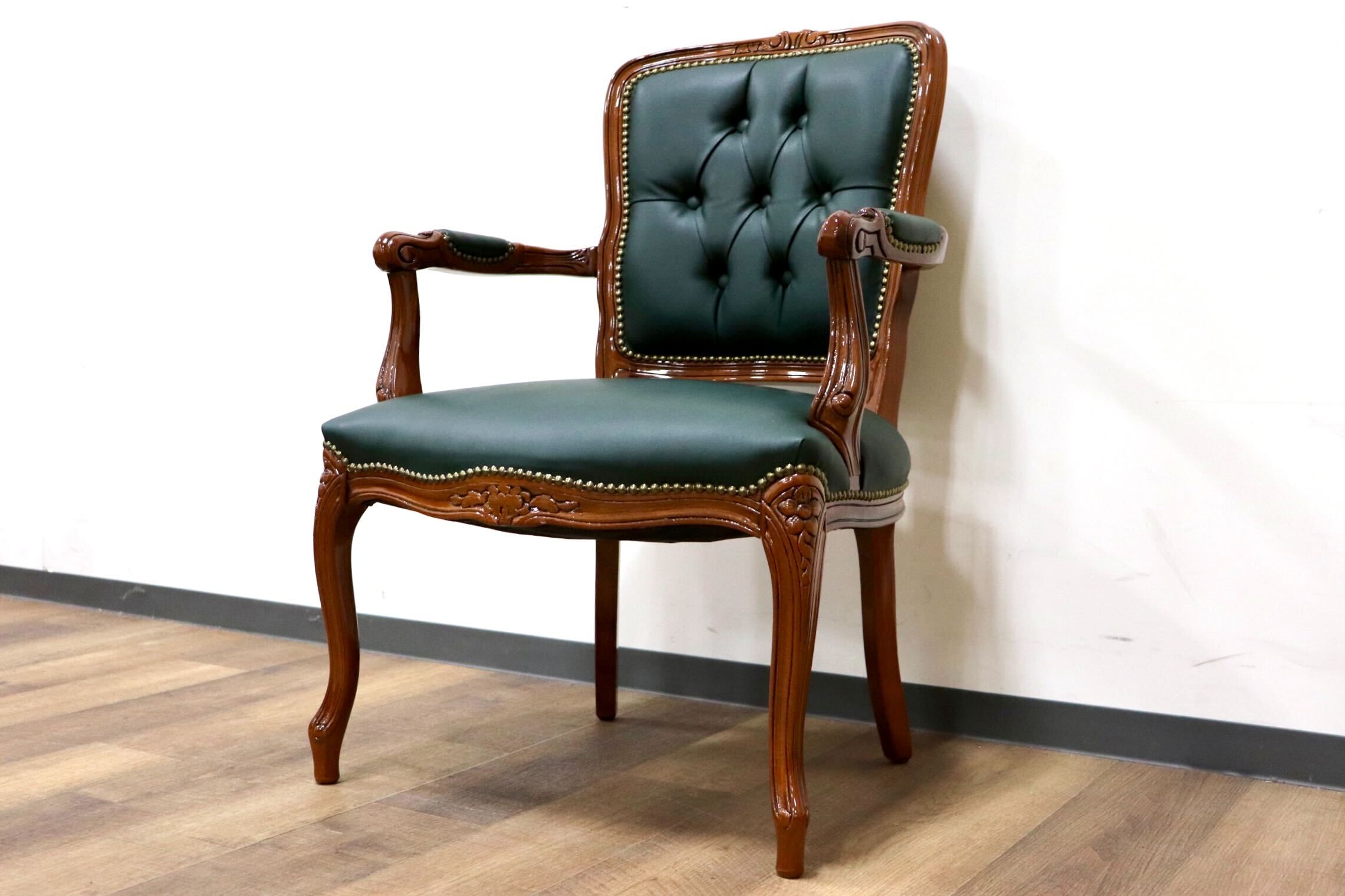 GMGH291A○ATTICA FURNITURE イタリア製 クラシック アームチェア ダイニングチェア ヨーロピアン 鋲打ち 猫脚 合皮 定価約8万 展示品