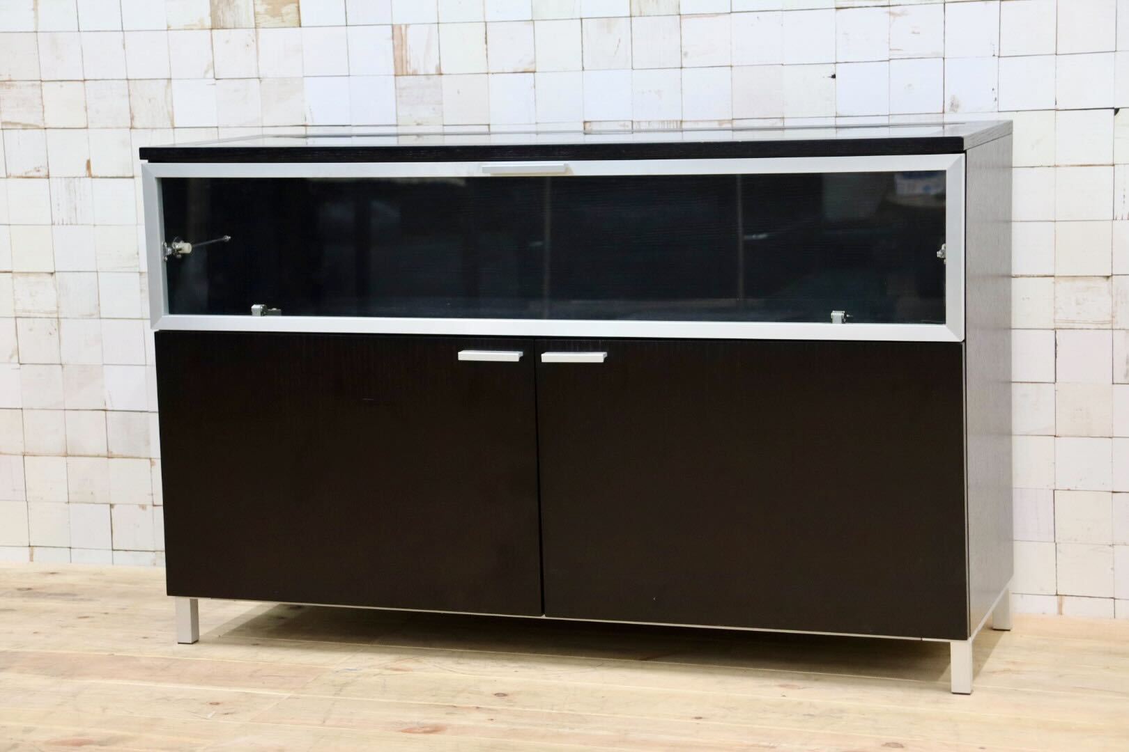 GMGS211○サイドボード キャビネット ショーケース 飾り棚 スタイリッシュ シンプル モダン ガラストップ 検)ボーコンセプト