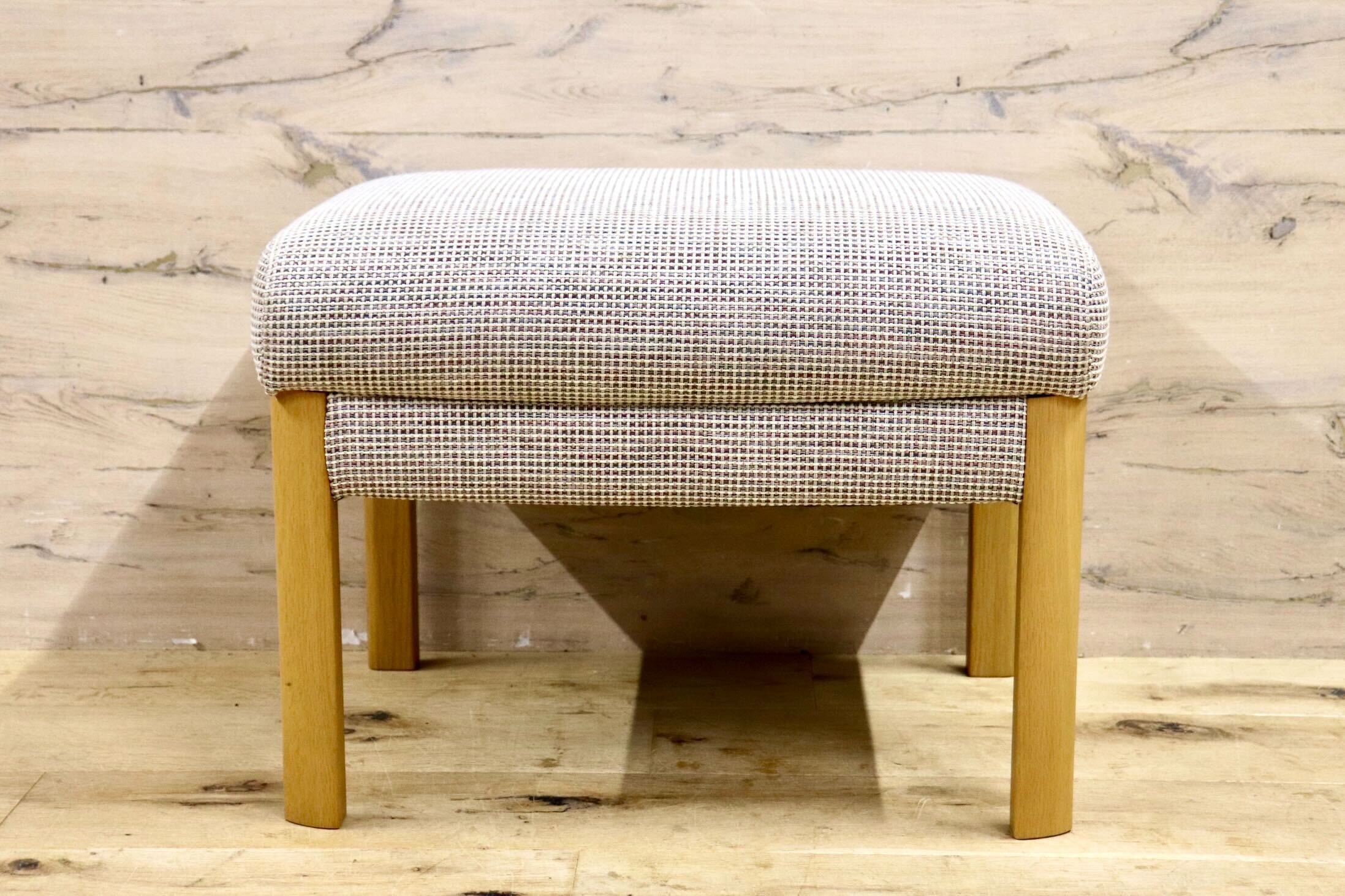 GMIS190B○karimoku / カリモク オットマン スツール ファブリック オーク材 ナチュラル シンプル モダン 国産家具 展示品 定価約6.1万