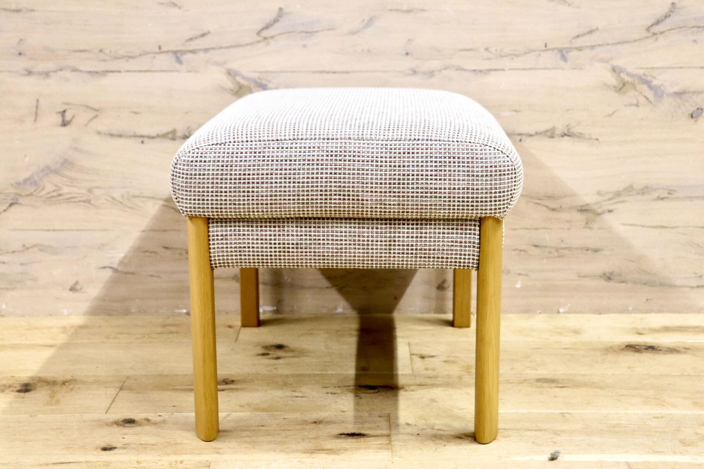 GMIS190B○karimoku / カリモク オットマン スツール ファブリック オーク材 ナチュラル シンプル モダン 国産家具 展示品 定価約6.1万