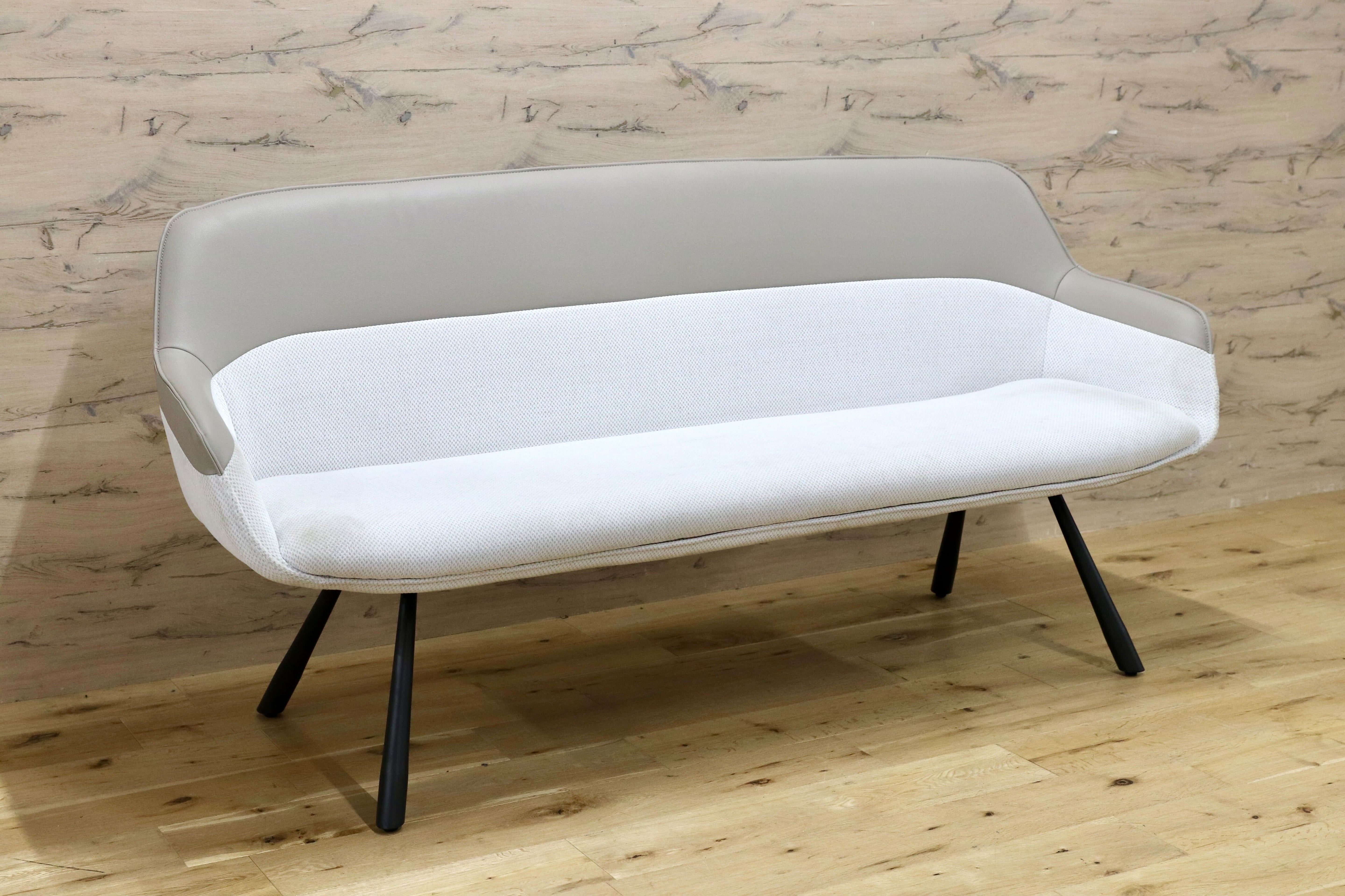 GMIK900○東京インテリアの「背付きベンチ NICOLA BACKREST」ダイニングチェア 長椅子 ベンチ 展示品