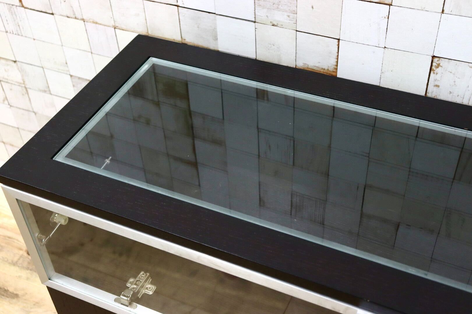 GMGS211○サイドボード キャビネット ショーケース 飾り棚 スタイリッシュ シンプル モダン ガラストップ 検)ボーコンセプト