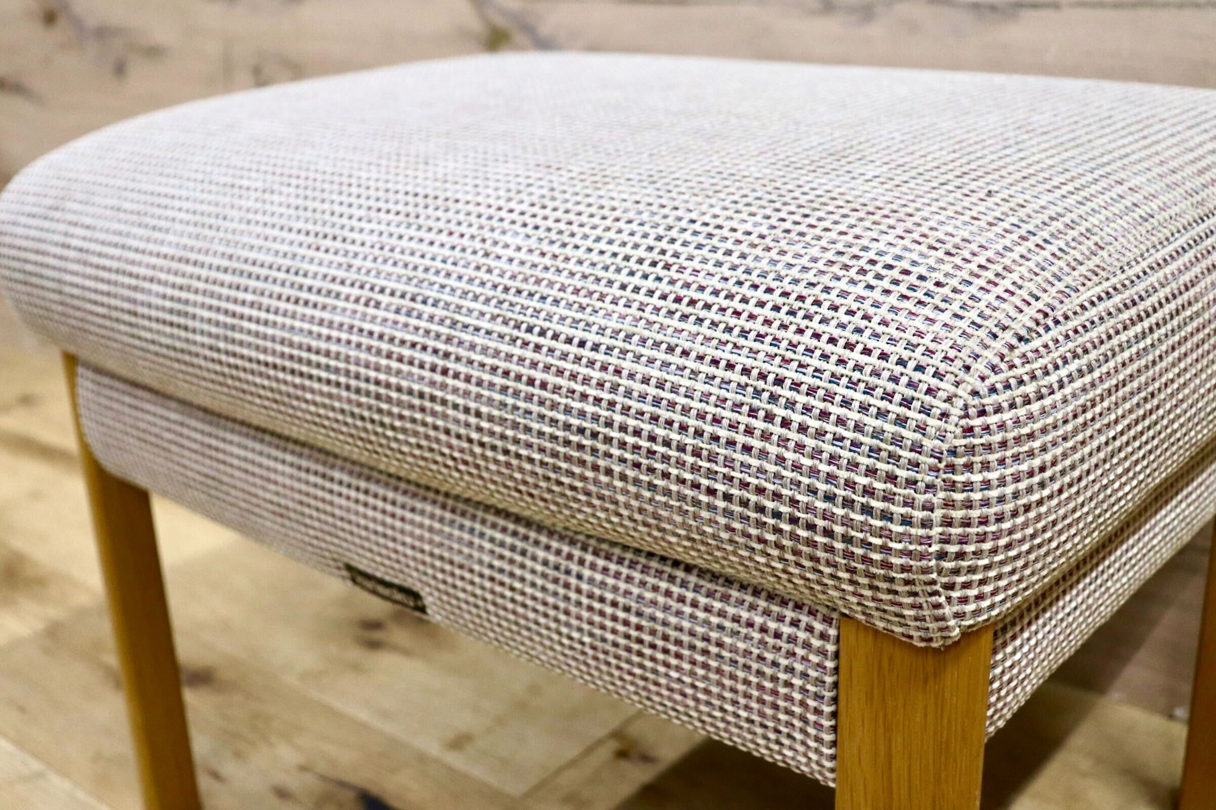 GMIS190B○karimoku / カリモク オットマン スツール ファブリック オーク材 ナチュラル シンプル モダン 国産家具 展示品 定価約6.1万