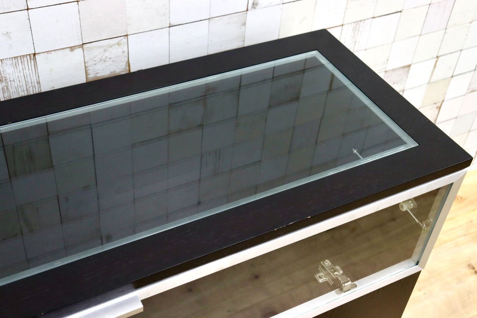 GMGS211○サイドボード キャビネット ショーケース 飾り棚 スタイリッシュ シンプル モダン ガラストップ 検)ボーコンセプト