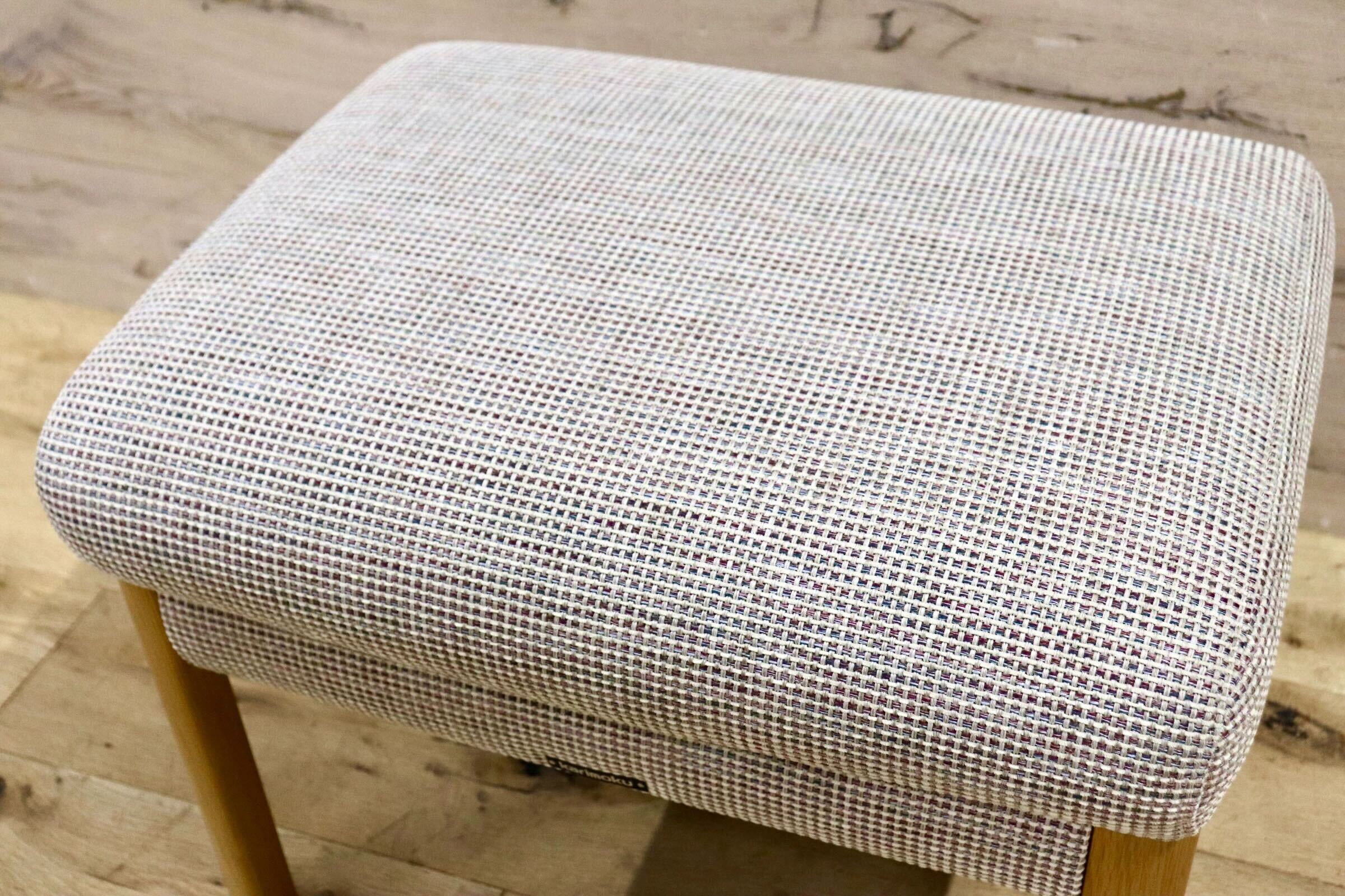 GMIS190B○karimoku / カリモク オットマン スツール ファブリック オーク材 ナチュラル シンプル モダン 国産家具 展示品 定価約6.1万