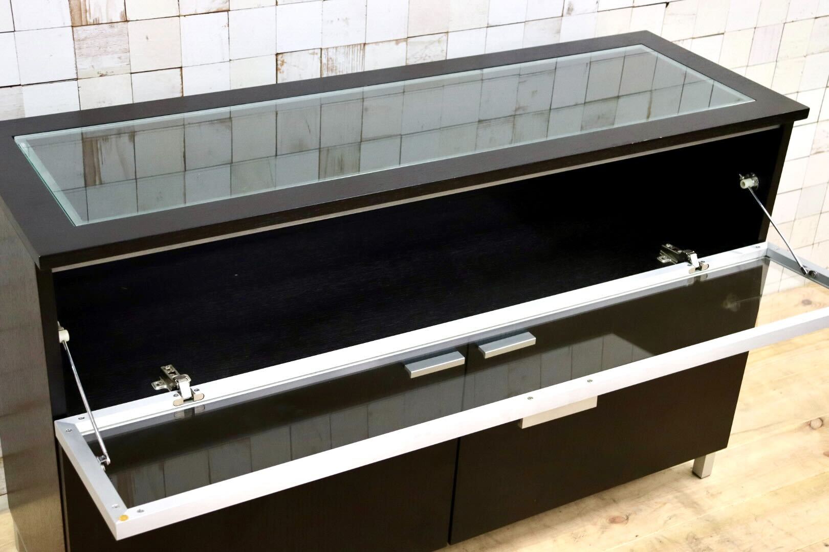 GMGS211○サイドボード キャビネット ショーケース 飾り棚 スタイリッシュ シンプル モダン ガラストップ 検)ボーコンセプト