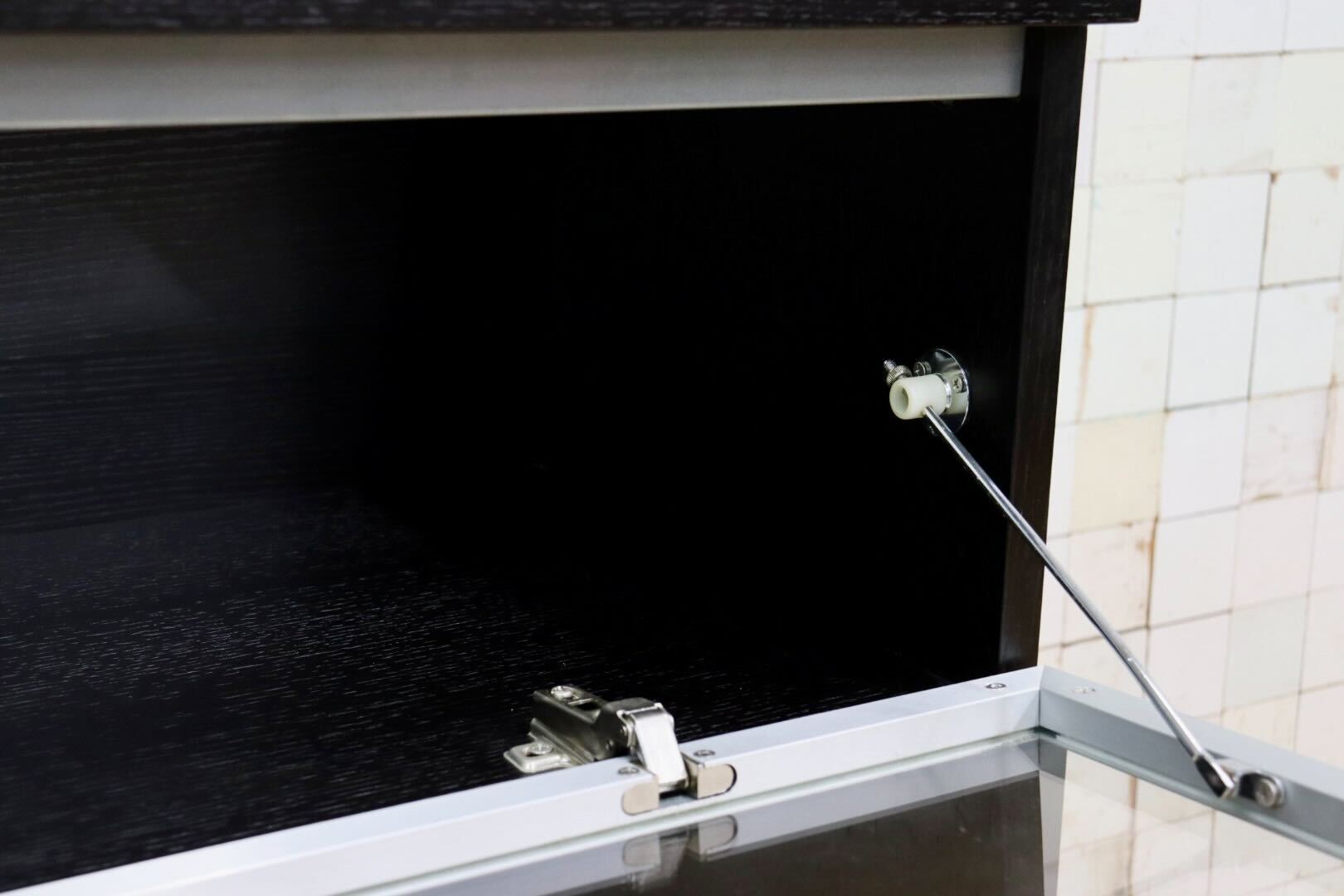 GMGS211○サイドボード キャビネット ショーケース 飾り棚 スタイリッシュ シンプル モダン ガラストップ 検)ボーコンセプト