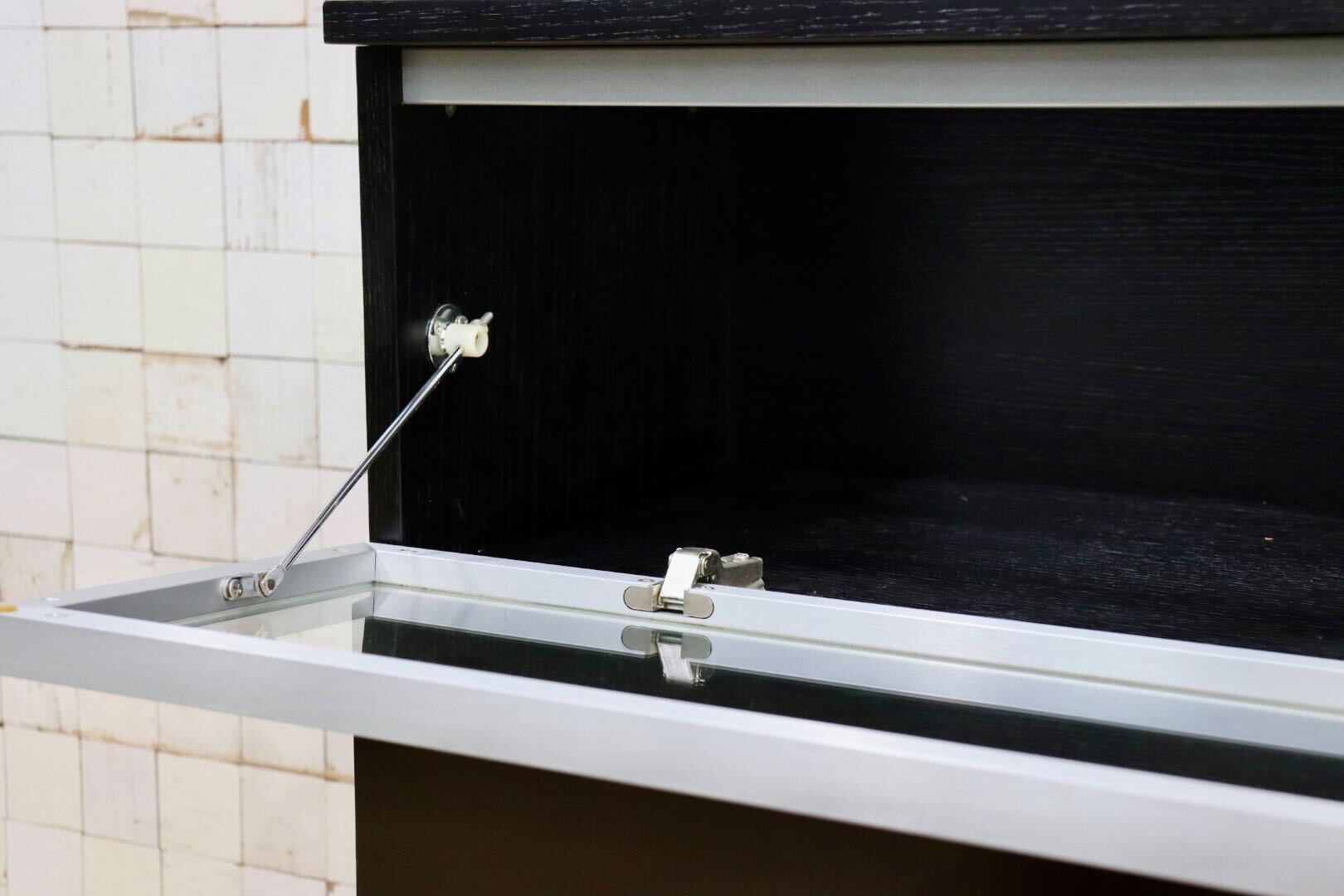 GMGS211○サイドボード キャビネット ショーケース 飾り棚 スタイリッシュ シンプル モダン ガラストップ 検)ボーコンセプト