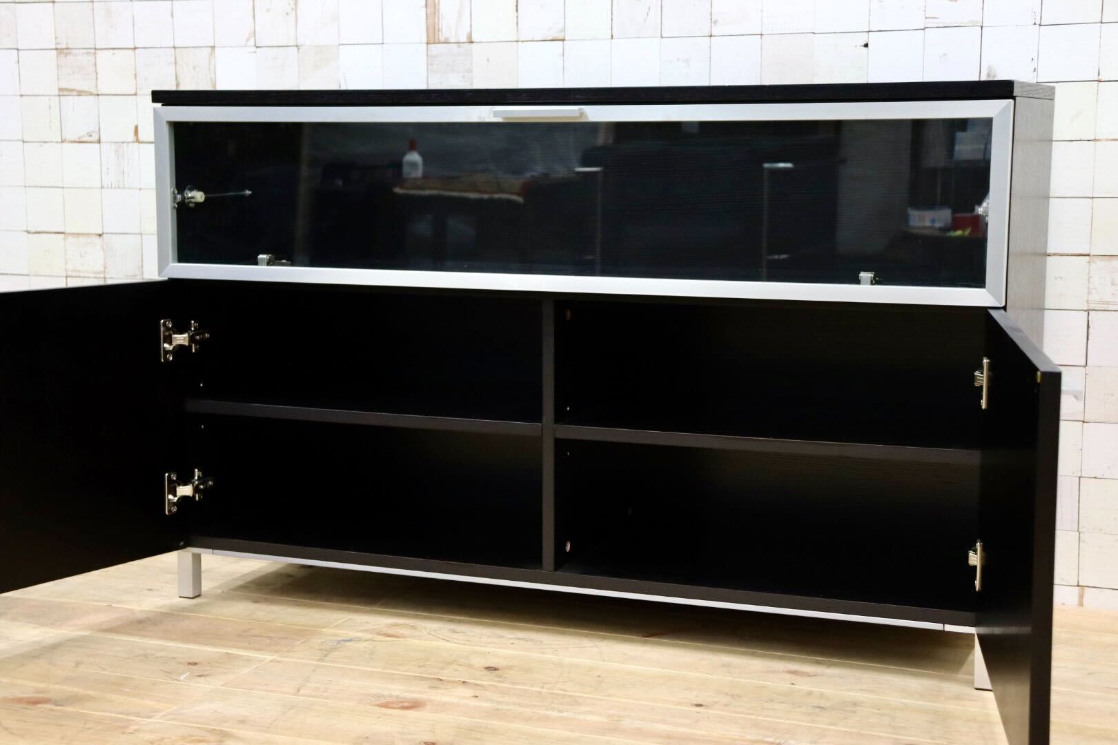 GMGS211○サイドボード キャビネット ショーケース 飾り棚 スタイリッシュ シンプル モダン ガラストップ 検)ボーコンセプト