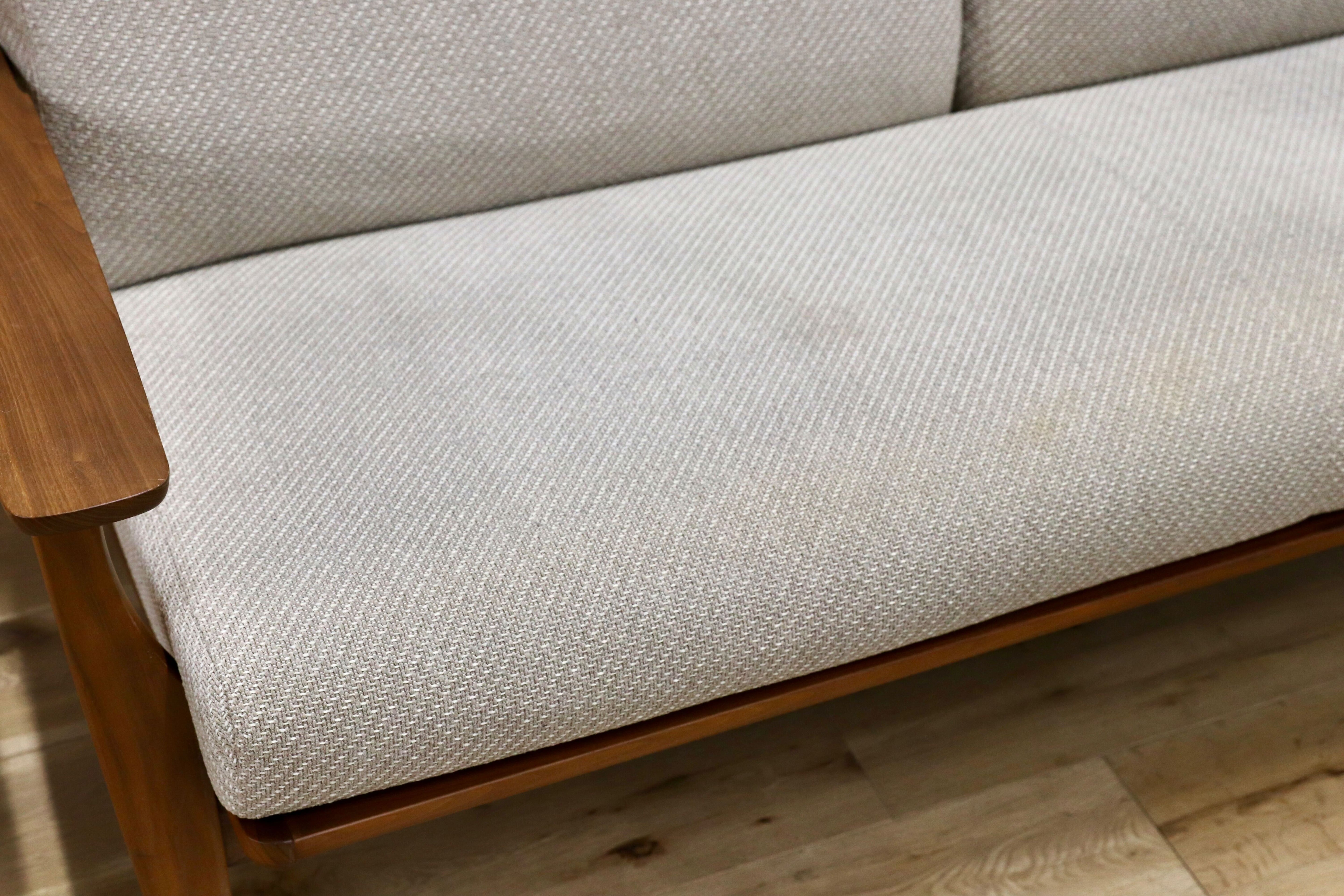 GMIH486○karimoku / カリモク WU6162 2人掛けソファ ラブソファ ウォールナット材 布張り 定価約36.8万