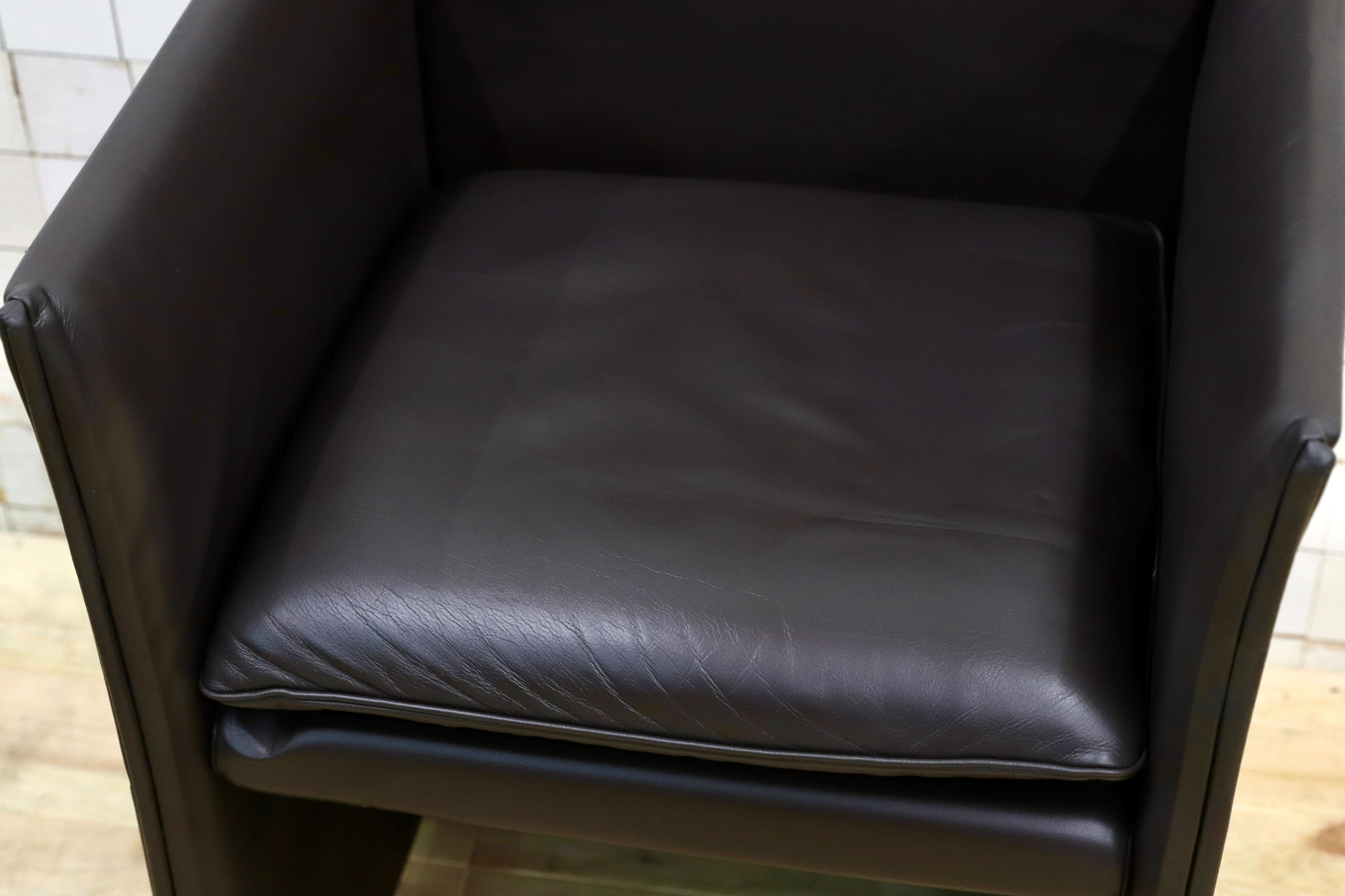 GMHK778A○Cassina / カッシーナ BREAK ブレーク 本革 レザー アームチェア 椅子 キャスター付き マリオ・ベリーニ イタリアモダン 約56万