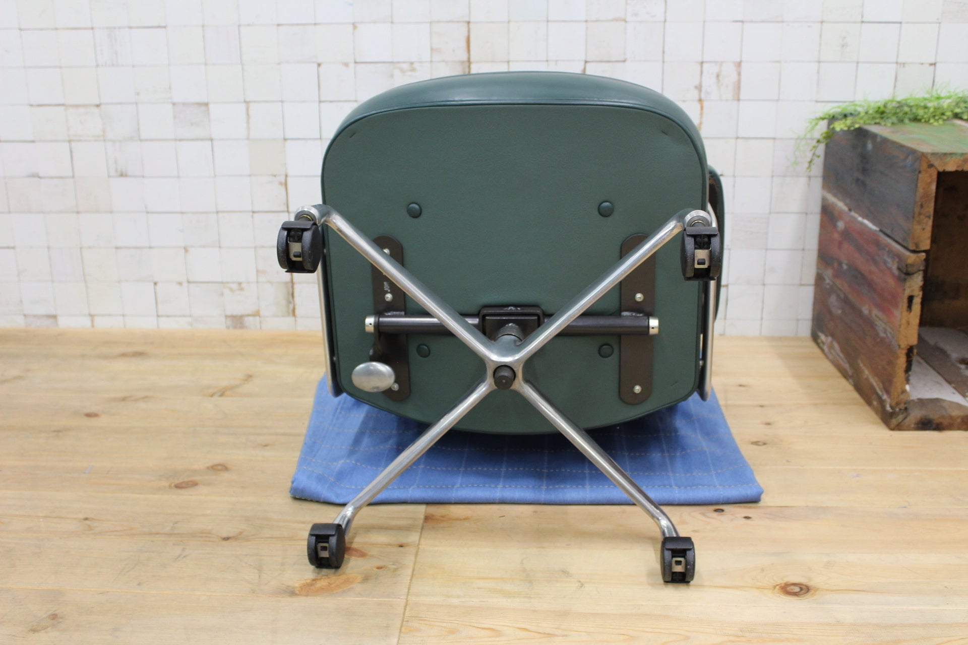 GMJO87P○Herman Miller / ハーマンミラー イームズ エグゼクティブチェア タイムライフチェア 本革 グリーン チャールズ&レイ 定価約95万