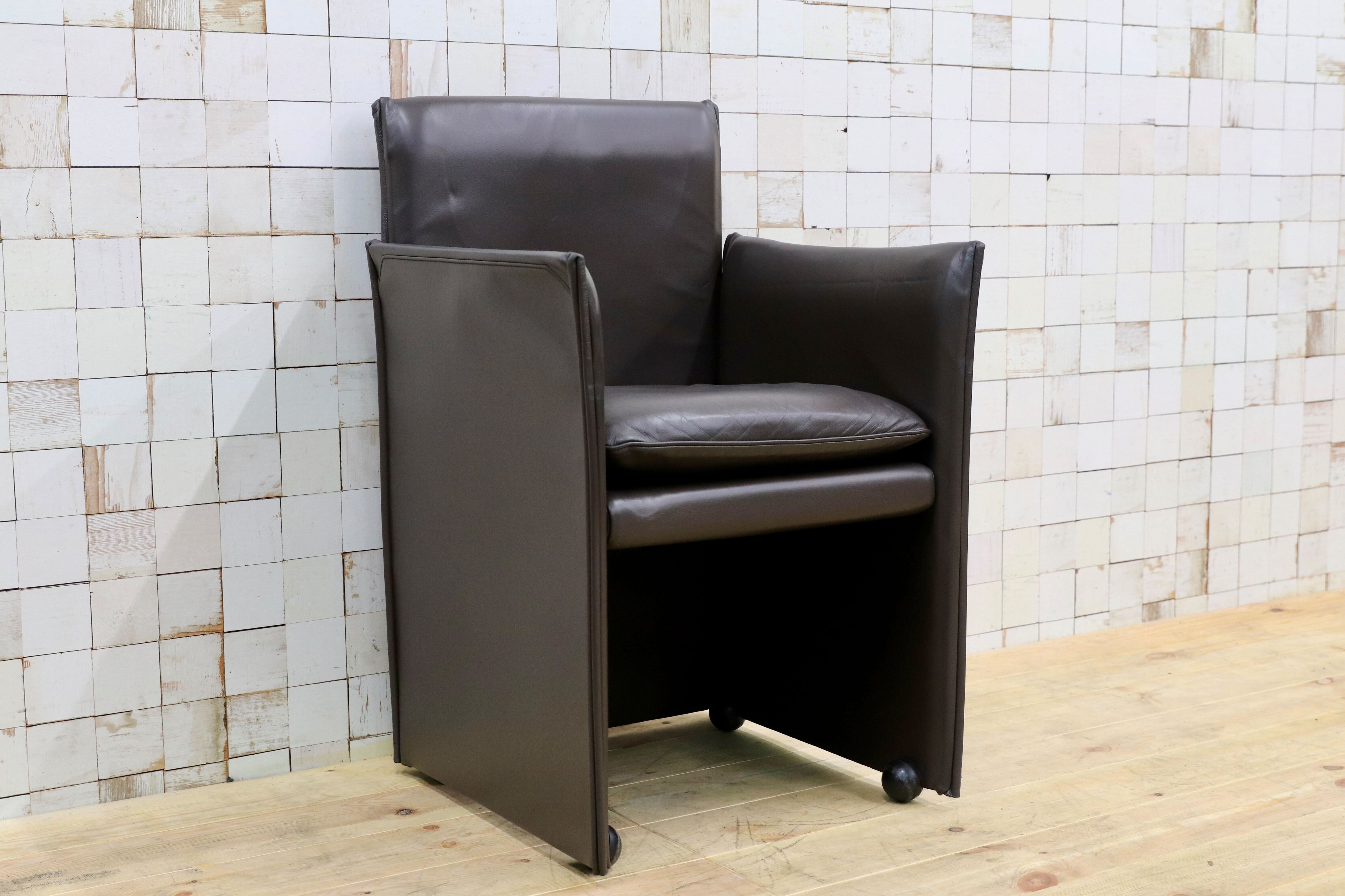 GMHK778B○Cassina / カッシーナ BREAK ブレーク 本革 レザー アームチェア 椅子 キャスター付き マリオ・ベリーニ イタリアモダン 約56万