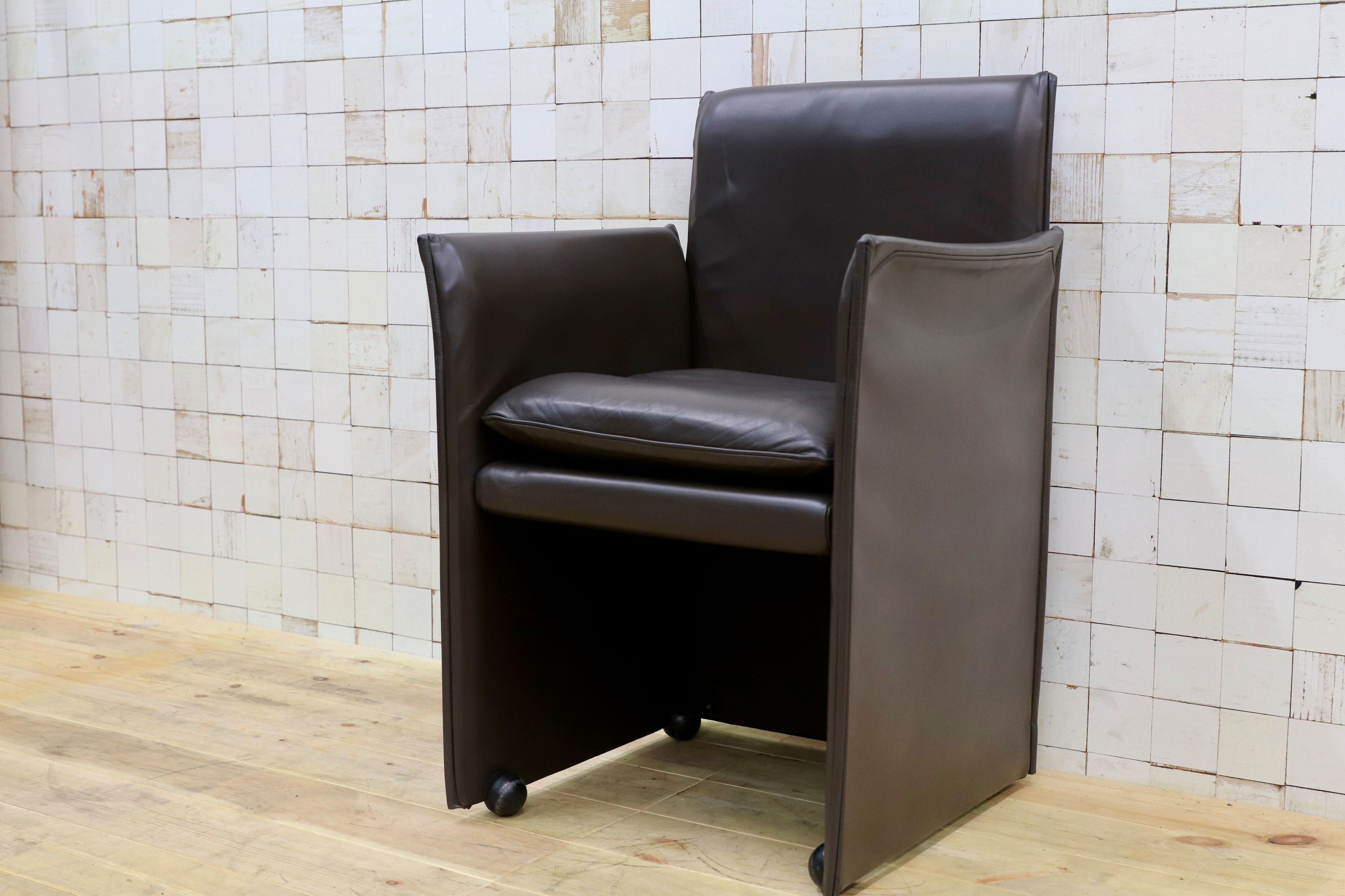 GMHK778B○Cassina / カッシーナ BREAK ブレーク 本革 レザー アームチェア 椅子 キャスター付き マリオ・ベリーニ イタリアモダン 約56万