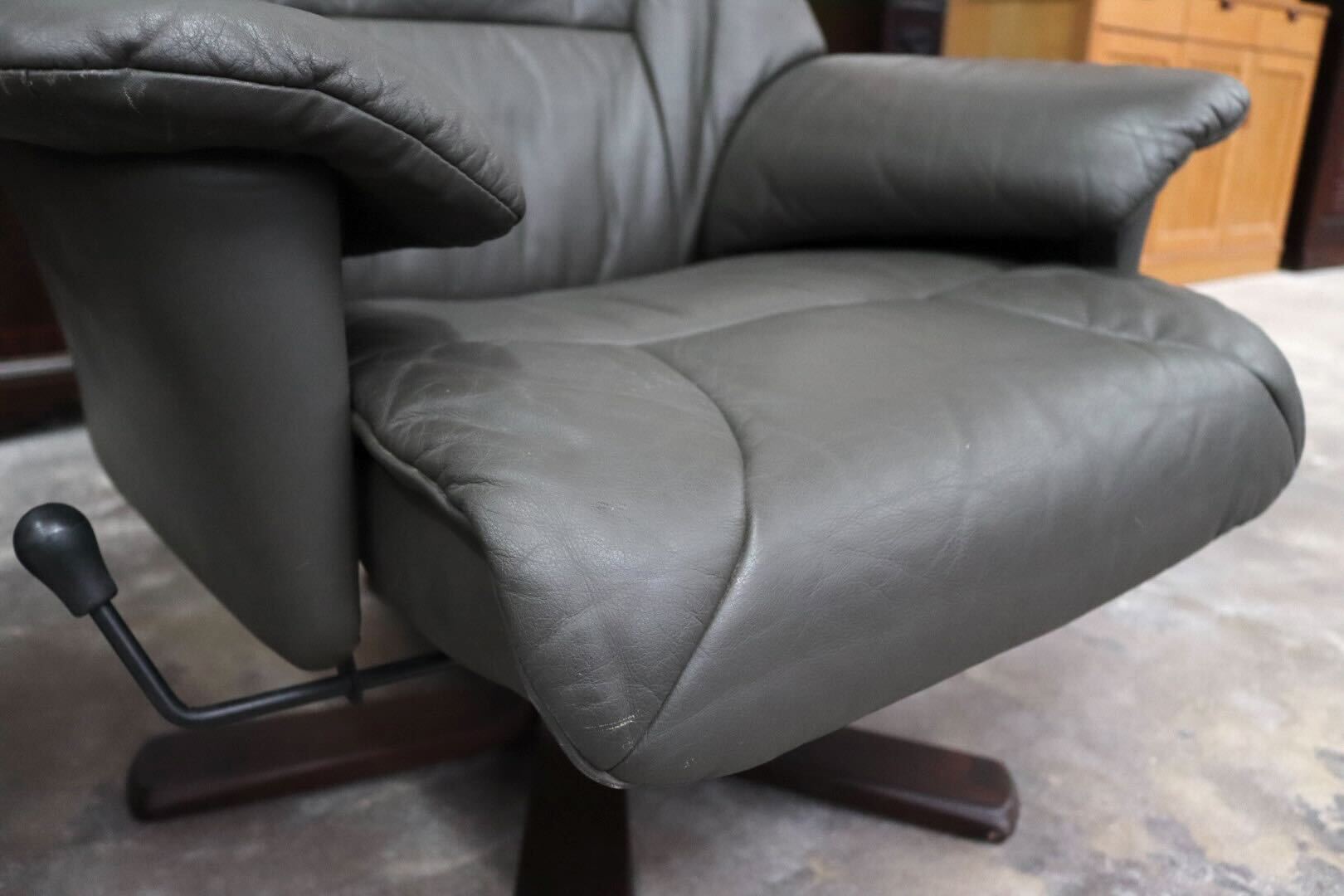 GMIK493○リクライニングチェア シングルソファ パーソナルチェア 回転椅子 オットマン 本革 グレー 検)エコーネス 冨士ファニチア